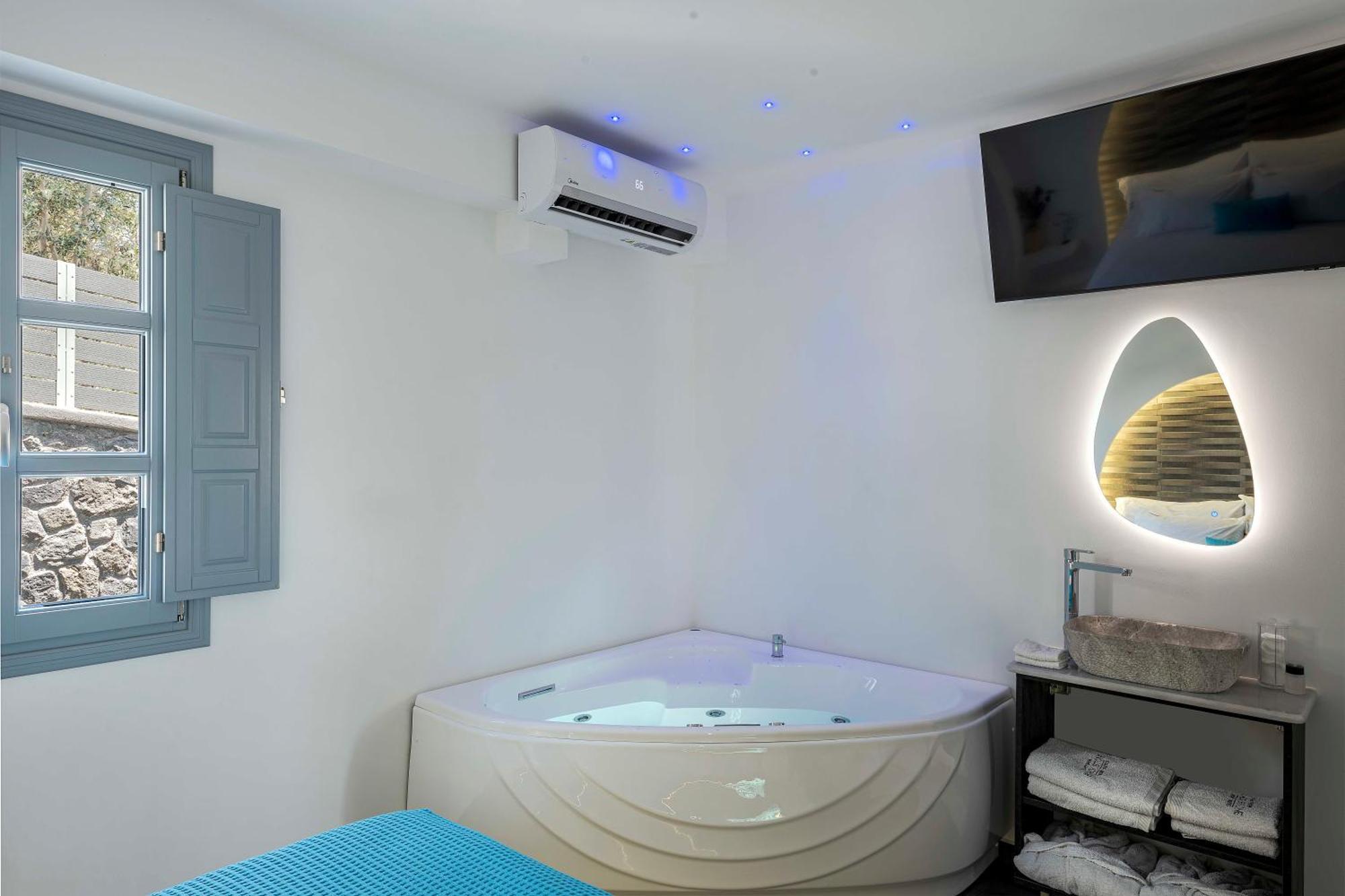 Blackstone Luxury Aparthotel Emporio (Santorini)