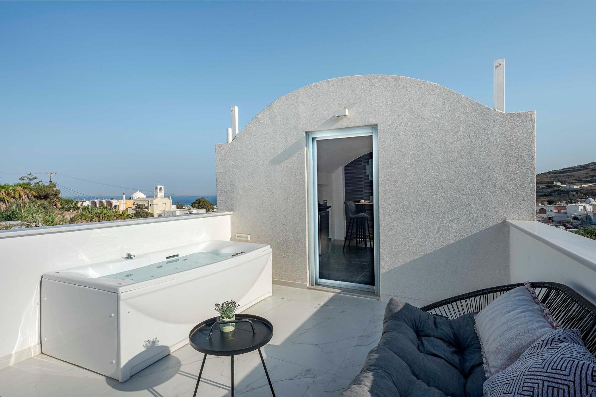 Blackstone Luxury Aparthotel Emporio (Santorini)