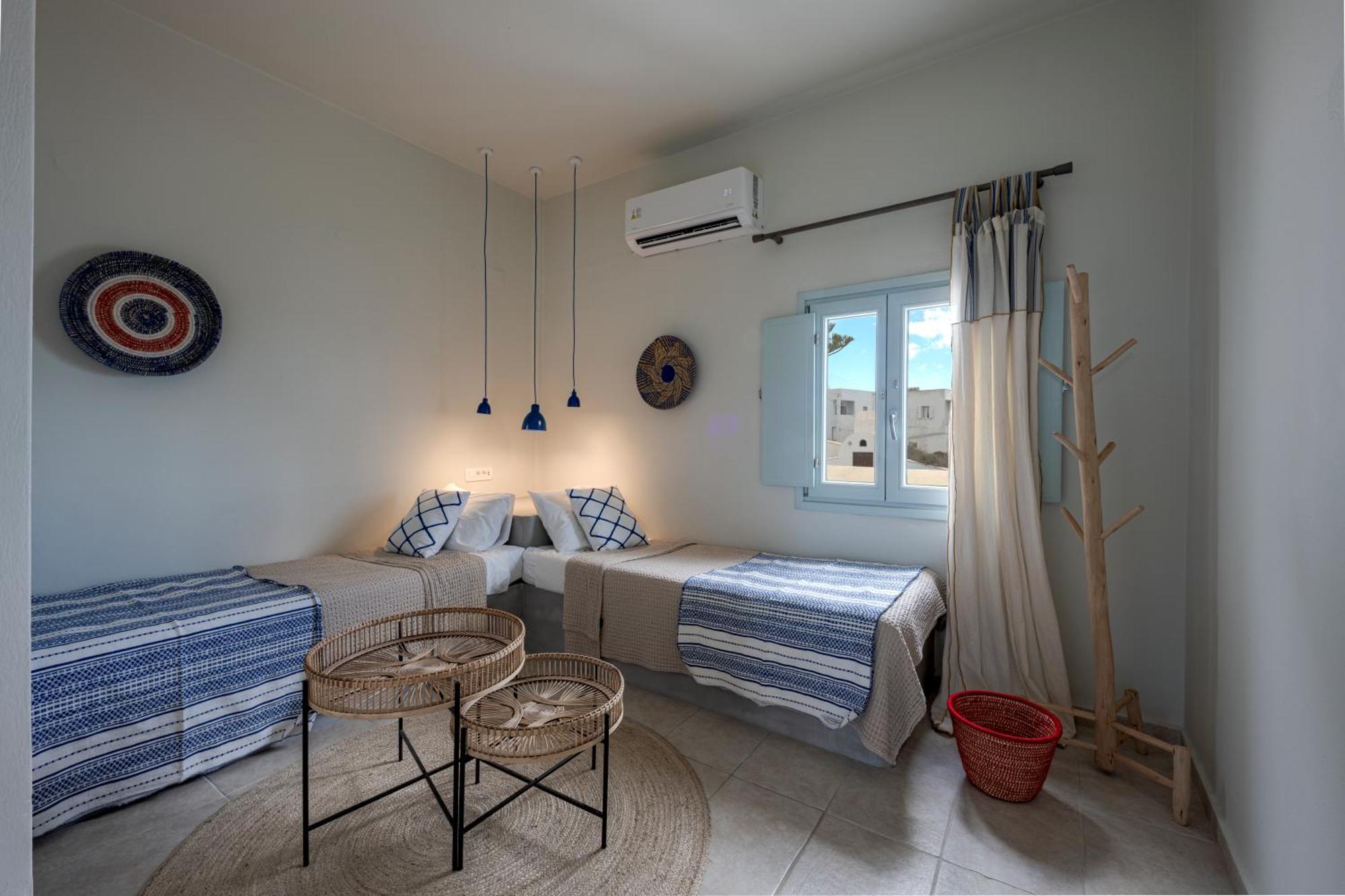 Blue Dolphins Hotel Firostefani