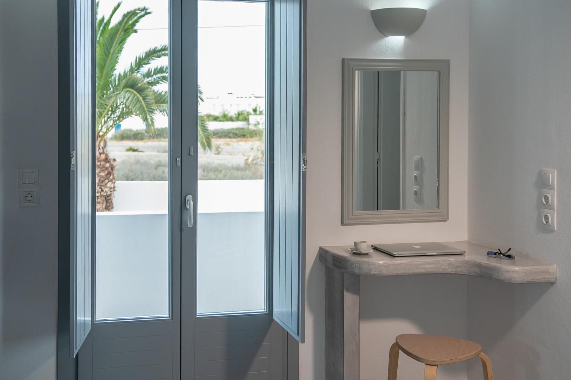 Aparthotel Valvis Perissa (Santorini)