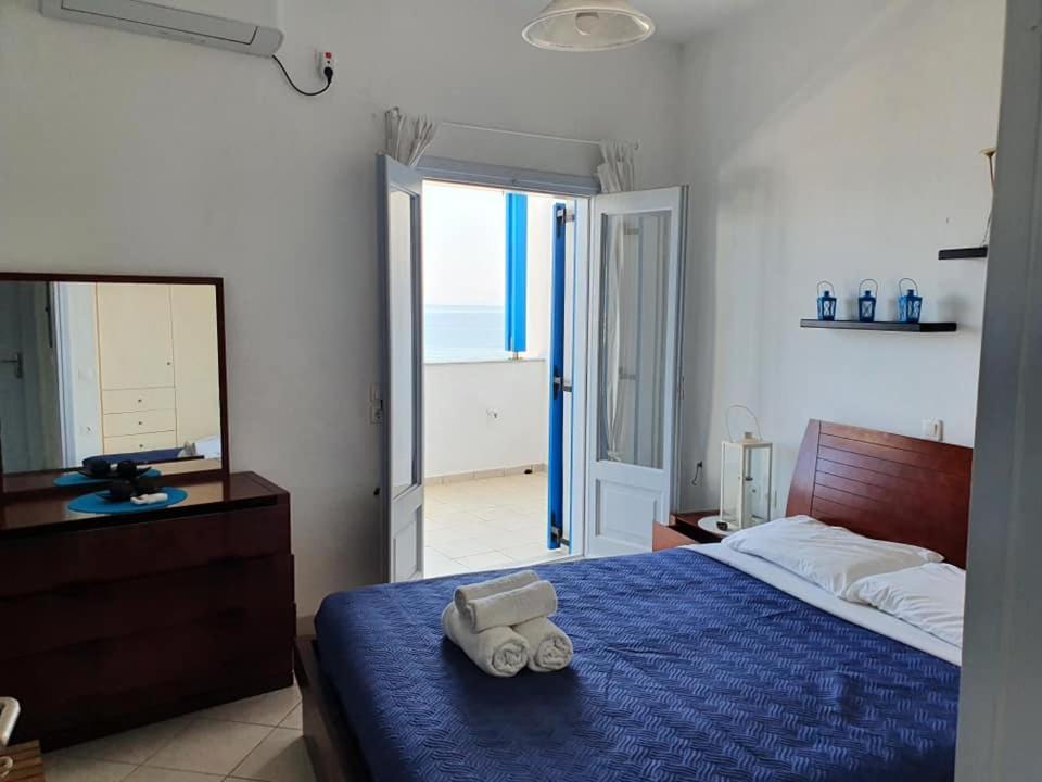 Rodothea And Adams On The Beach, Santorini Apartment Monolithos (Santorini)