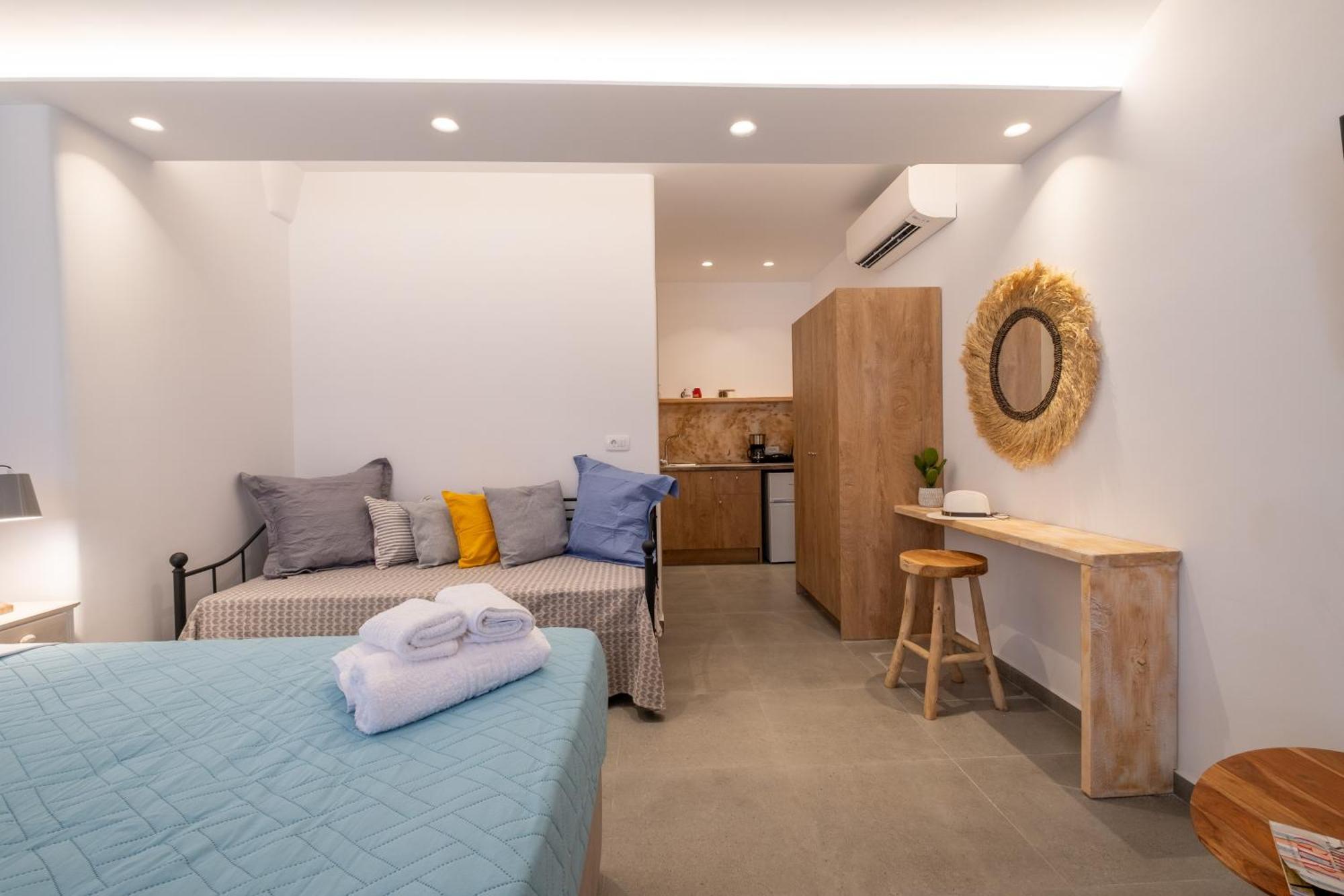 Gem - * Perivolos (Santorini)