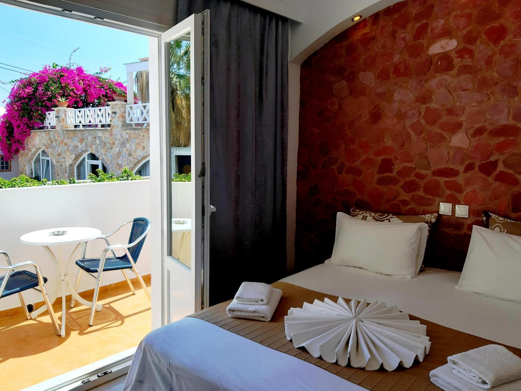 Aparthotel Atalos Kamari (Santorini)