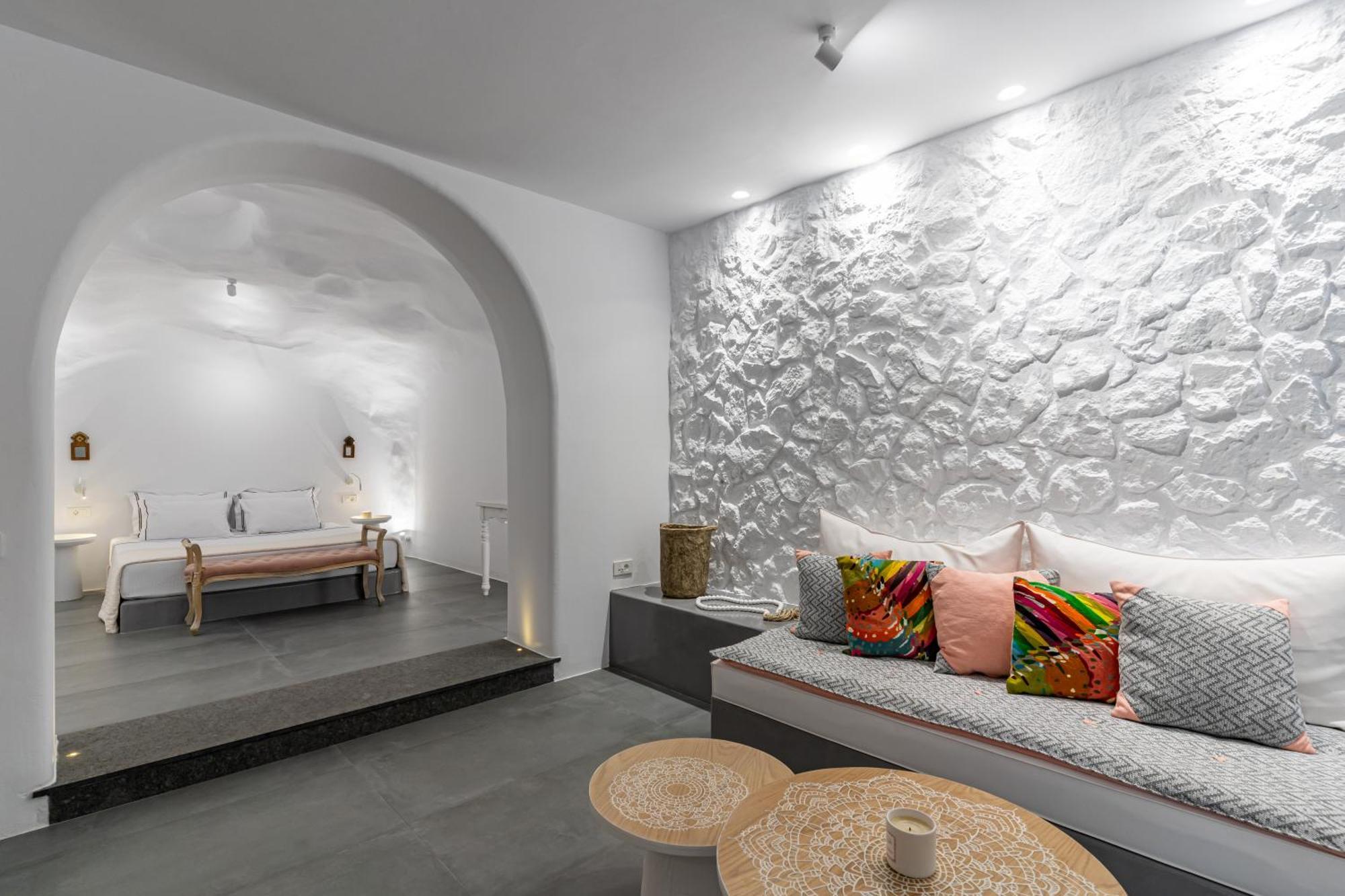 Numa Santorini *
