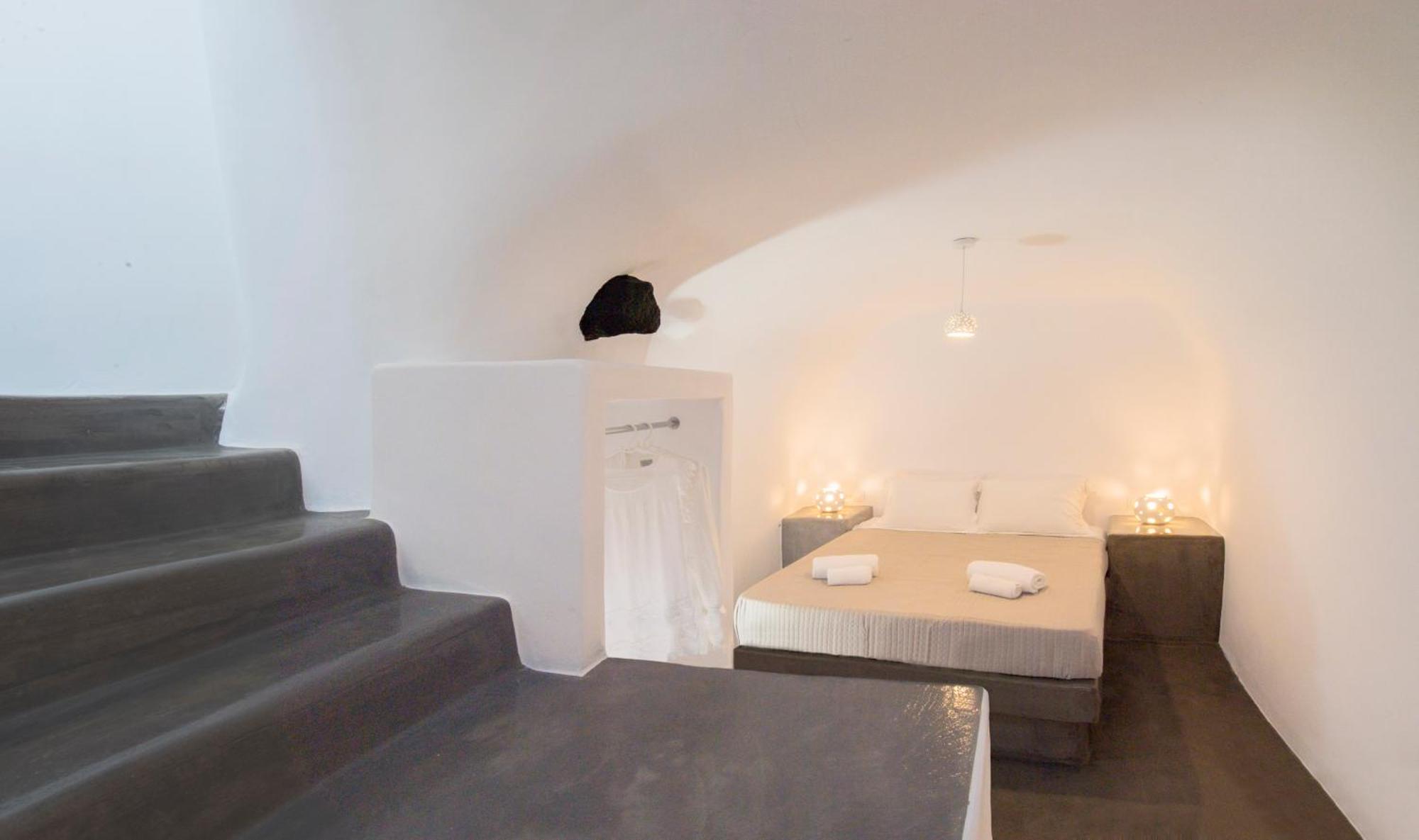 Aqua Serenity Luxury Santorini Foinikia (Santorini)