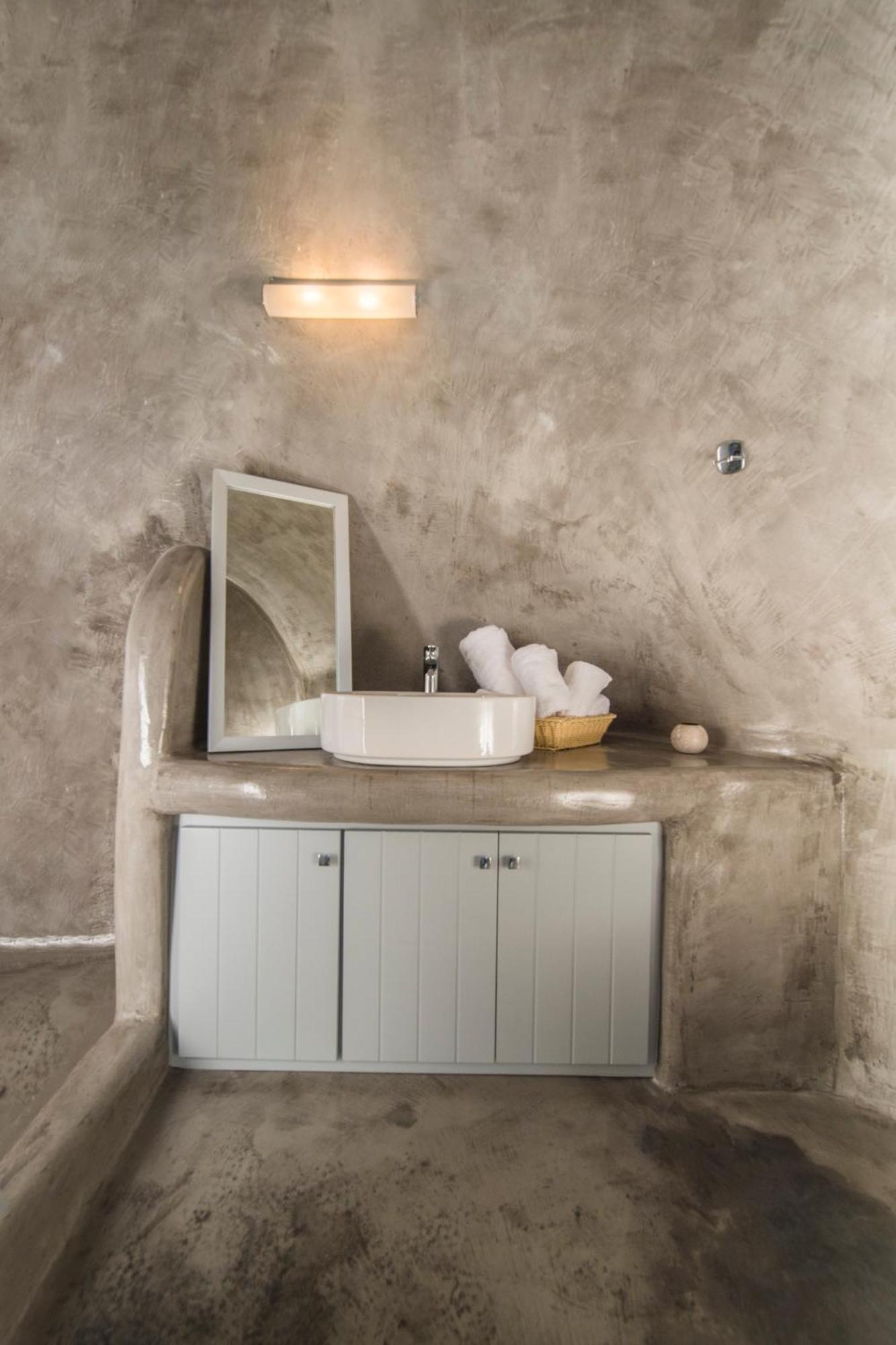 Aqua Serenity Luxury Santorini Aparthotel