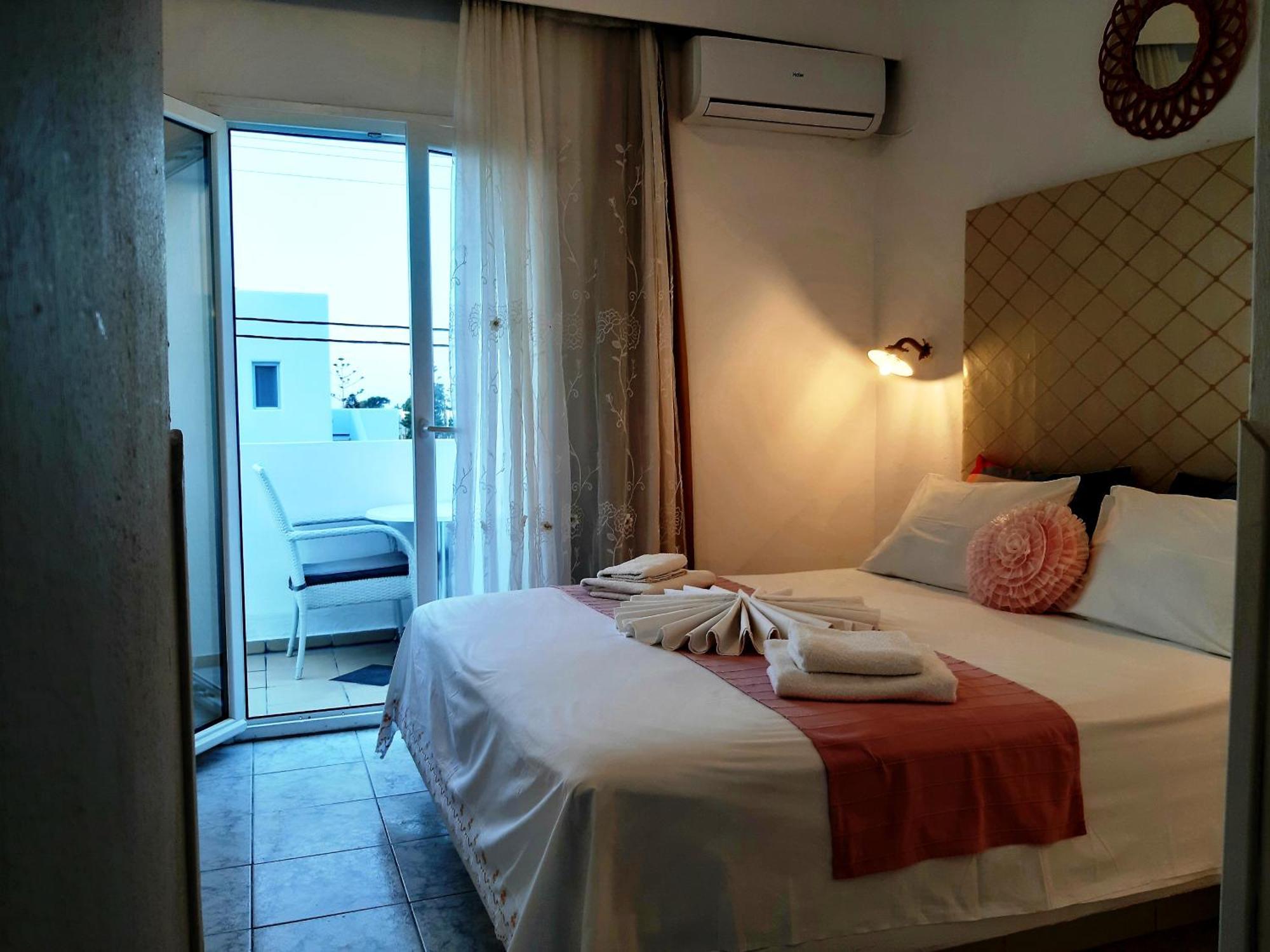 Aparthotel Atalos Kamari (Santorini)