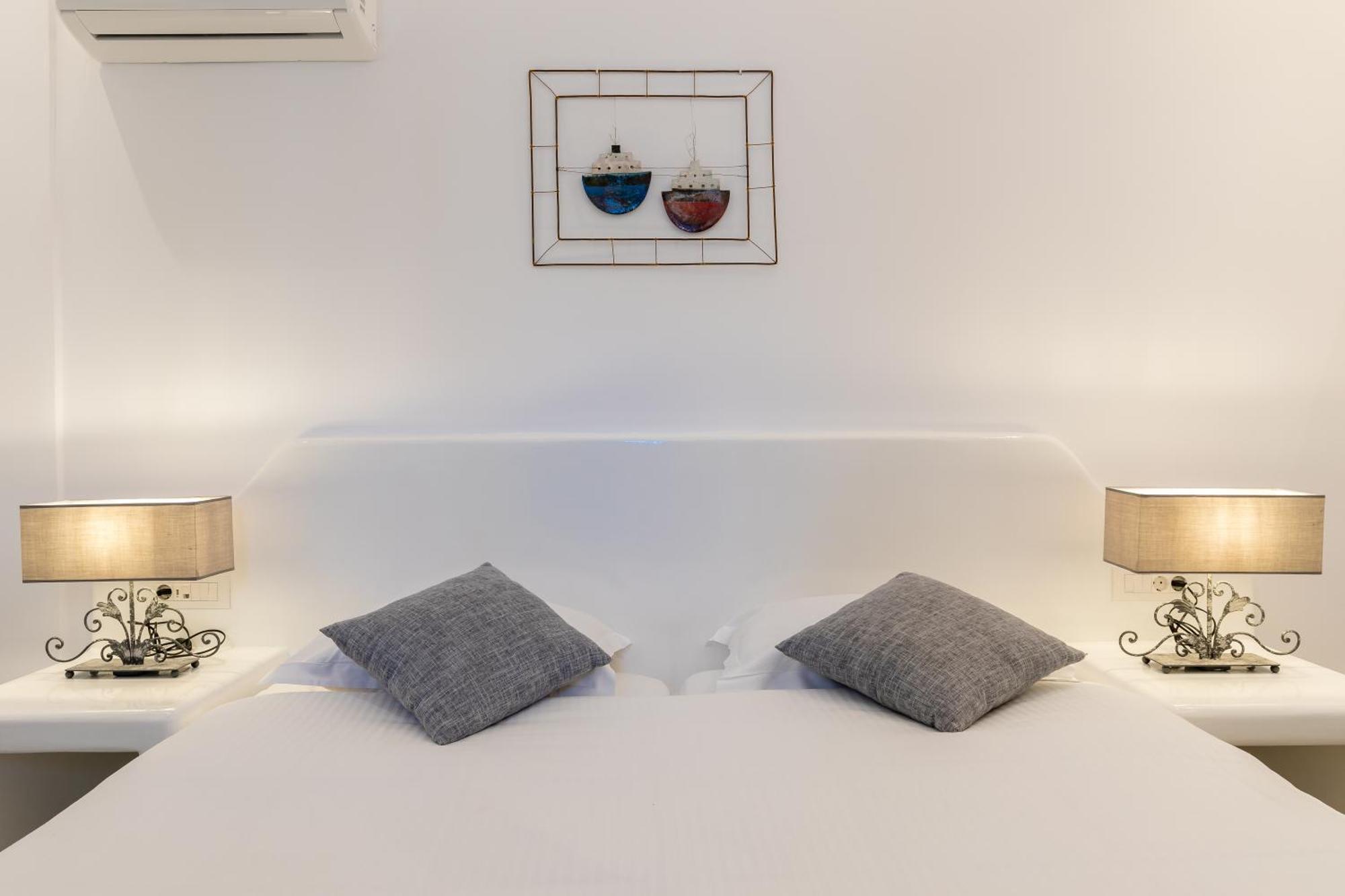 Nikolas 3* Karterados (Santorini)