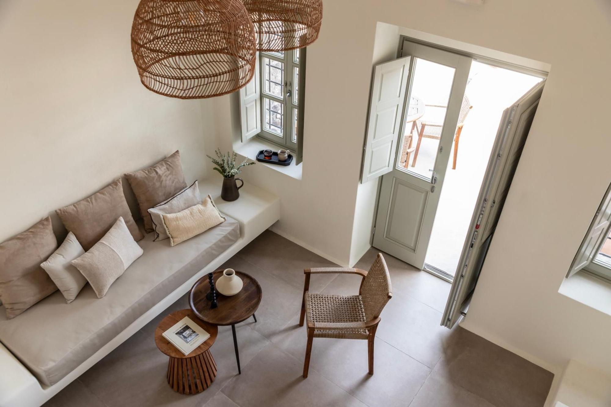 Frescoes Luxury Messaria (Santorini)