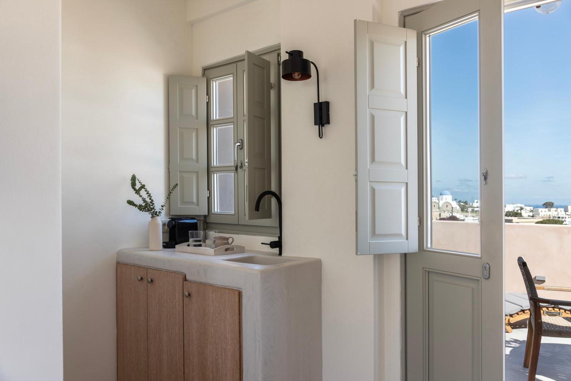 Frescoes Luxury Aparthotel Messaria (Santorini)