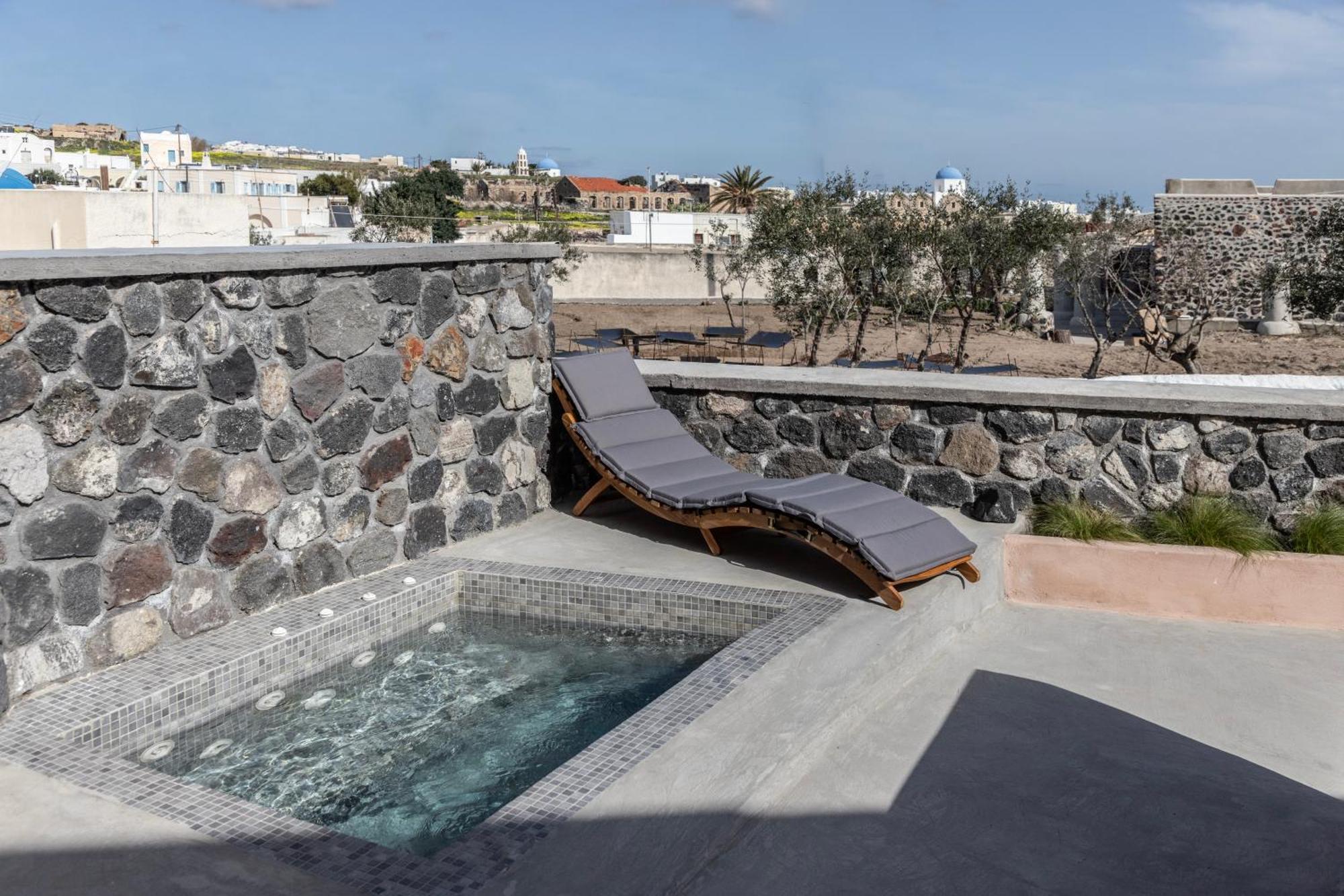 Frescoes Luxury Messaria (Santorini)