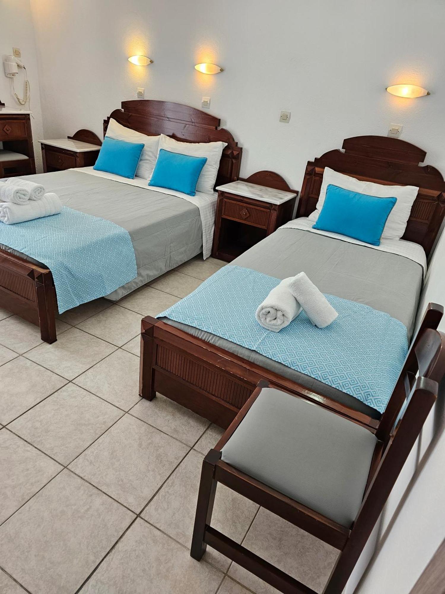 Leta * Fira (Santorini)