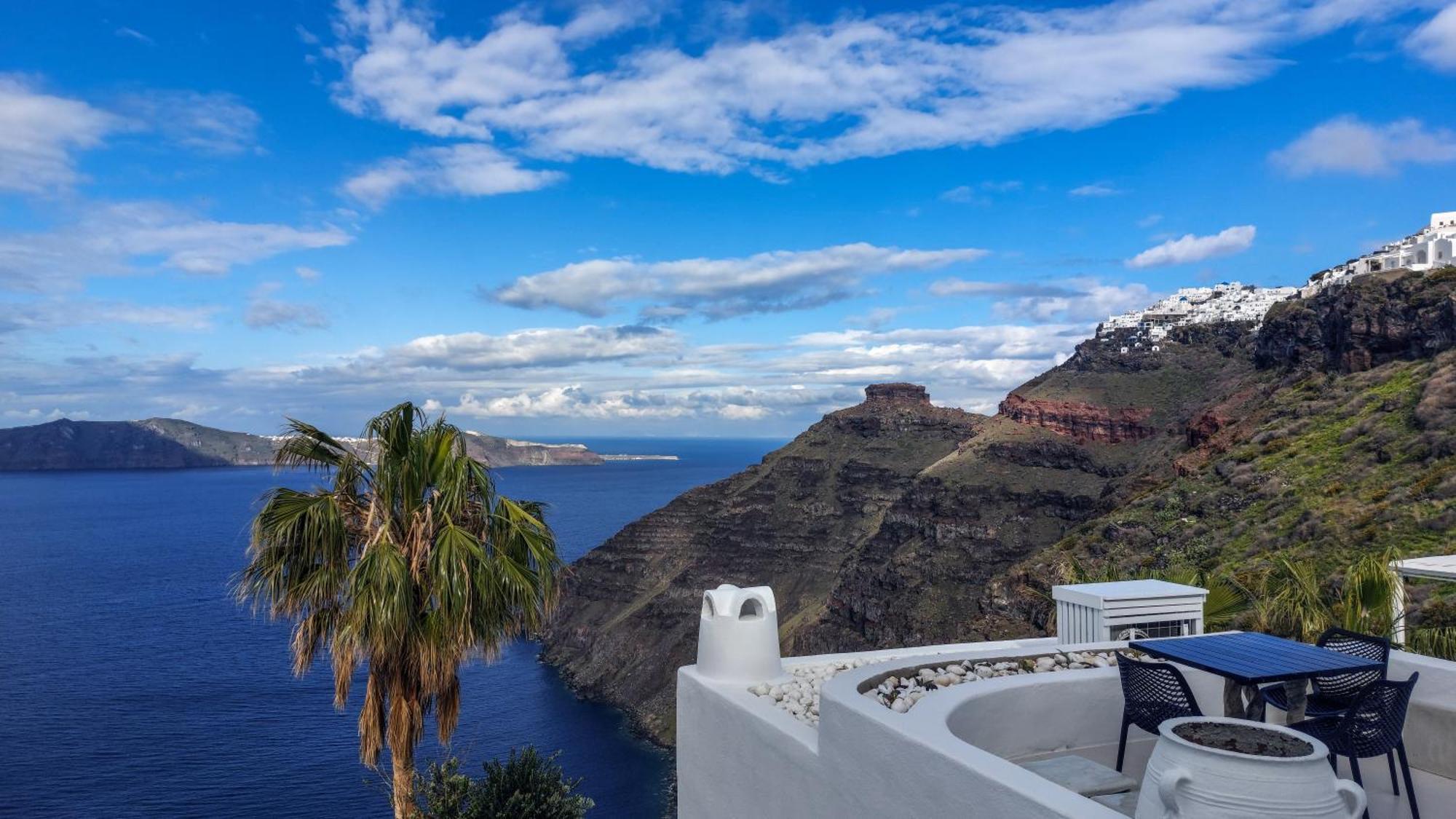 Mill New Elegant Aparthotel Fira (Santorini)