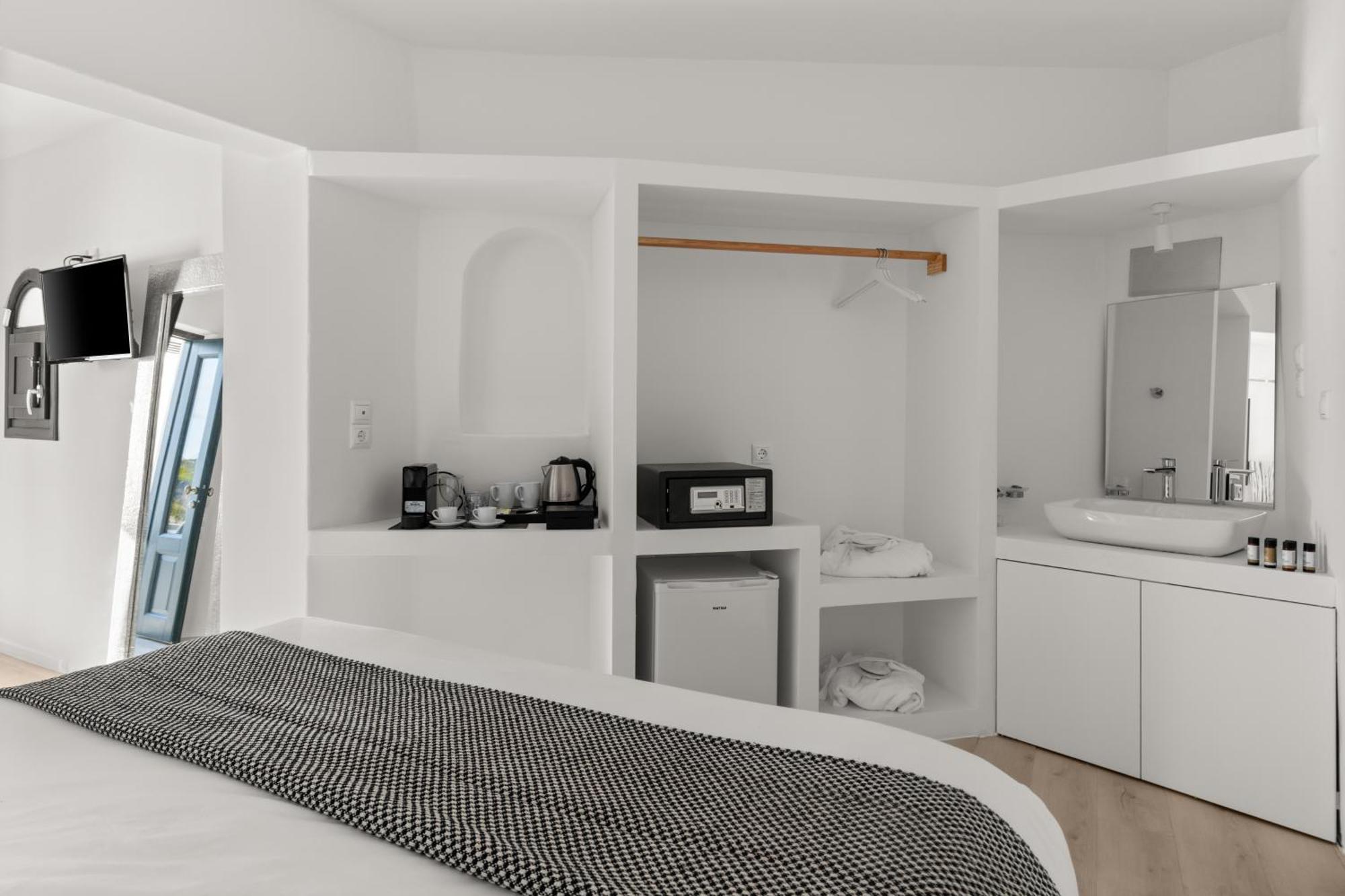 Mill New Elegant Aparthotel Fira (Santorini)