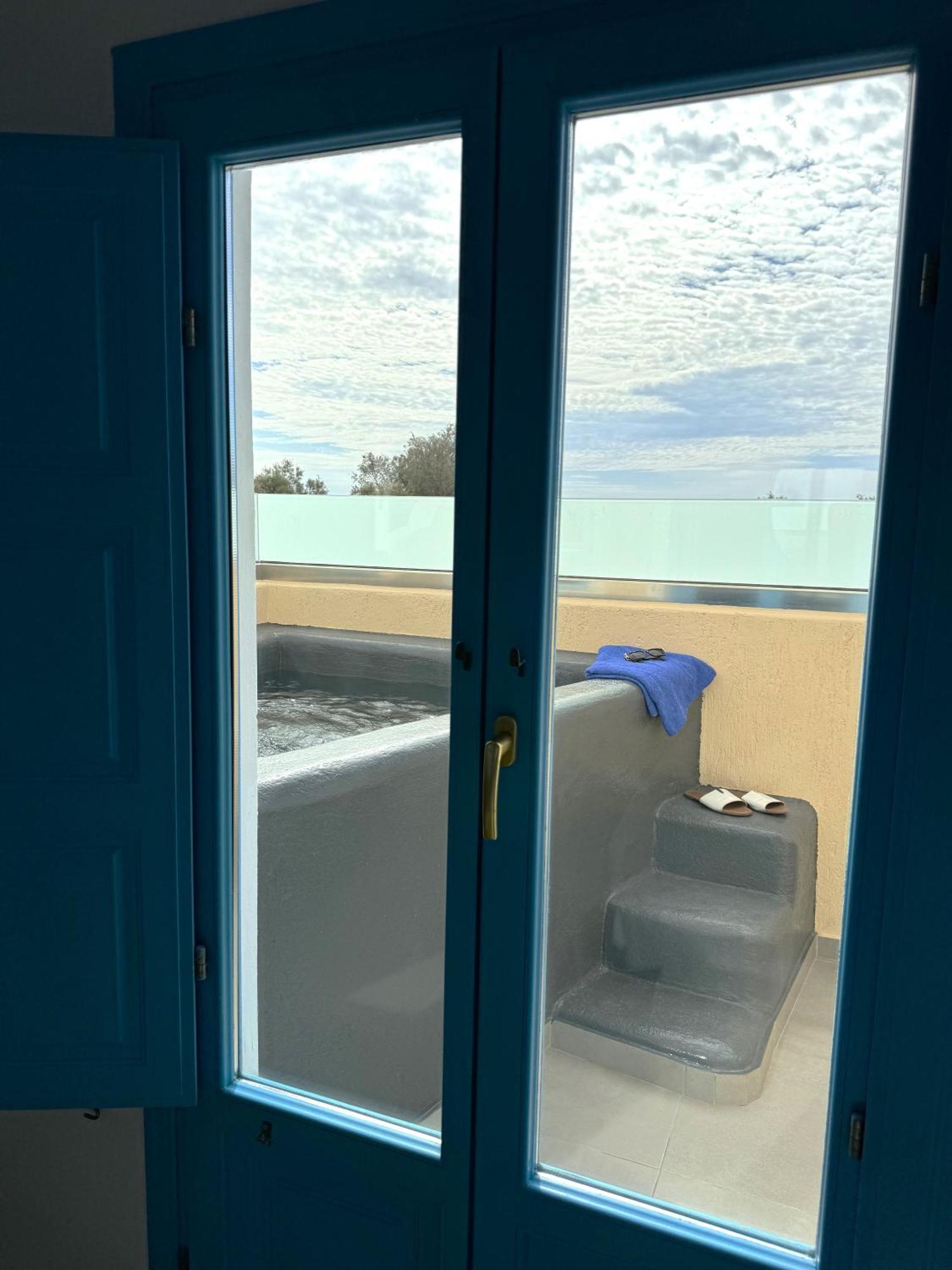 Bay Hotel Perissa (Santorini)