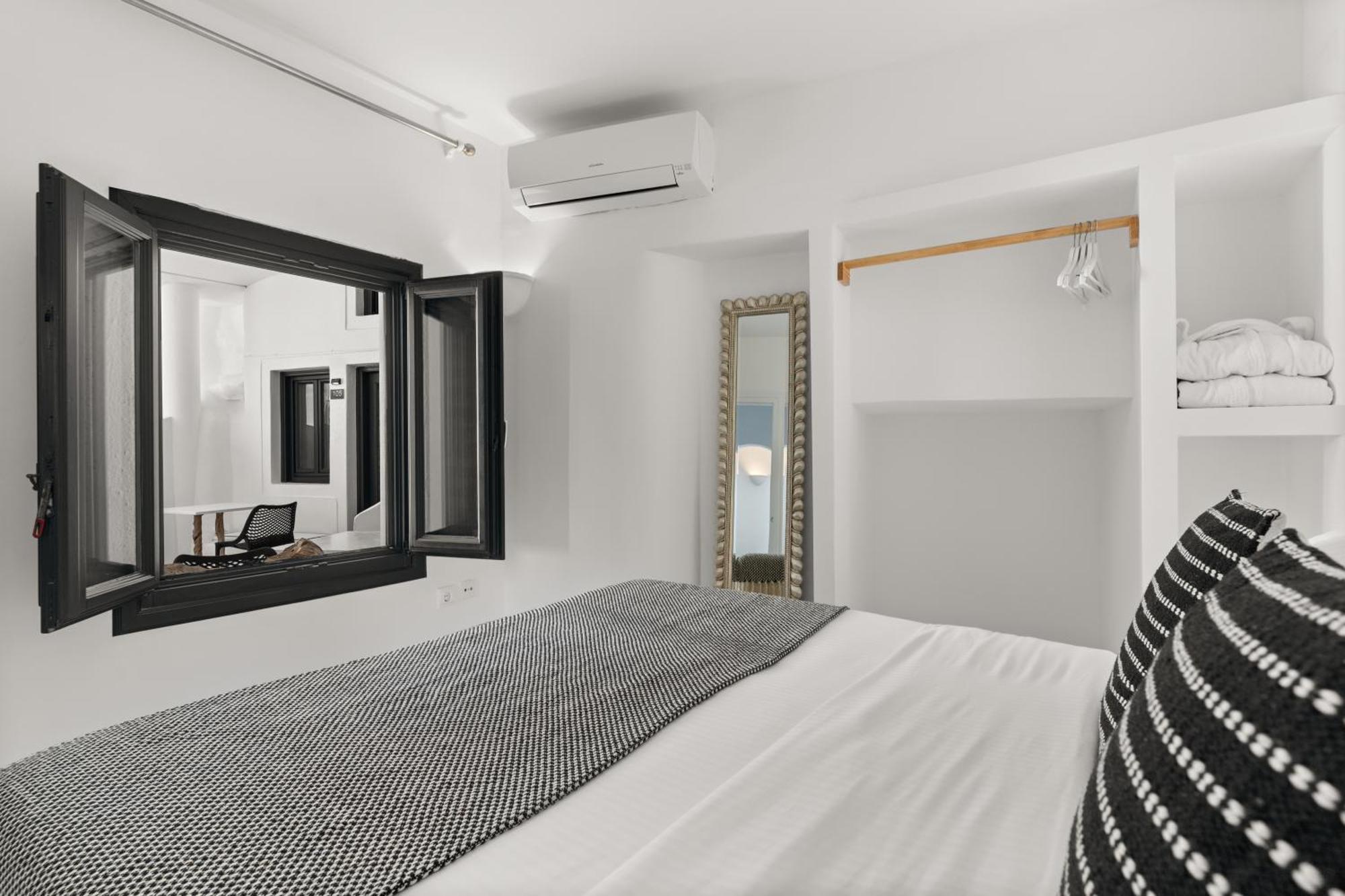 Mill New Elegant 4* Fira (Santorini)