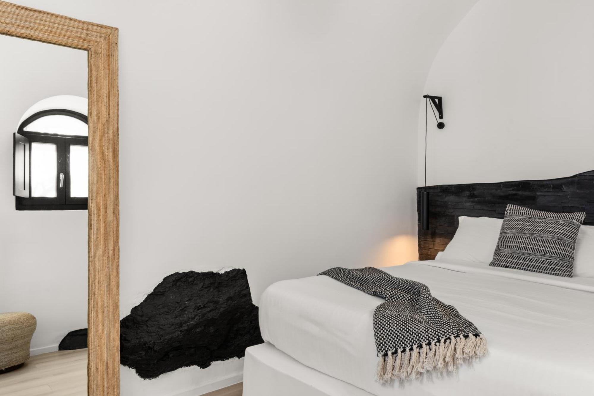 Mill New Elegant 4* Fira (Santorini)