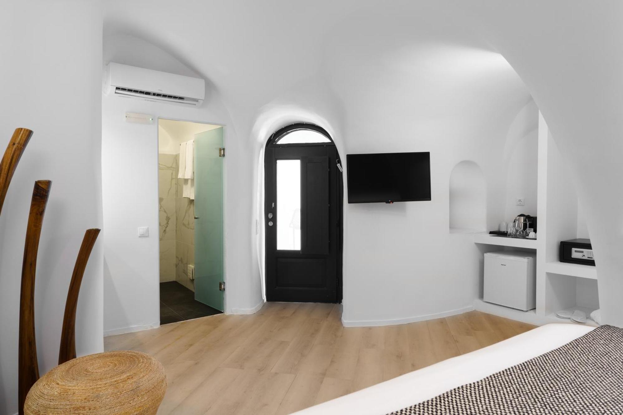 Mill New Elegant 4* Fira (Santorini)