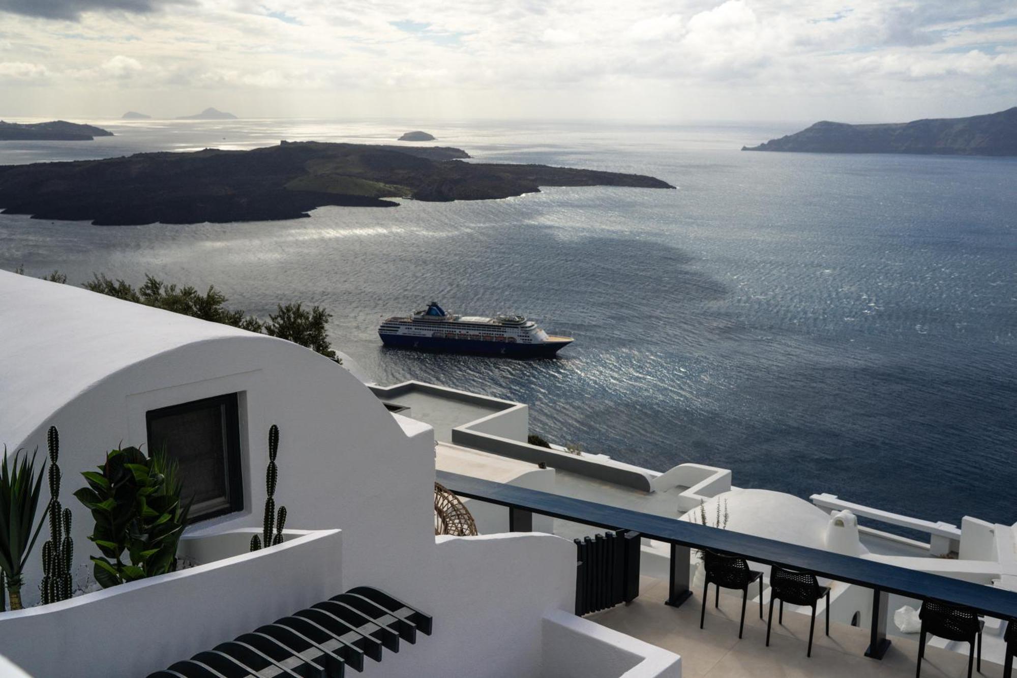 Mill New Elegant Aparthotel Fira (Santorini)