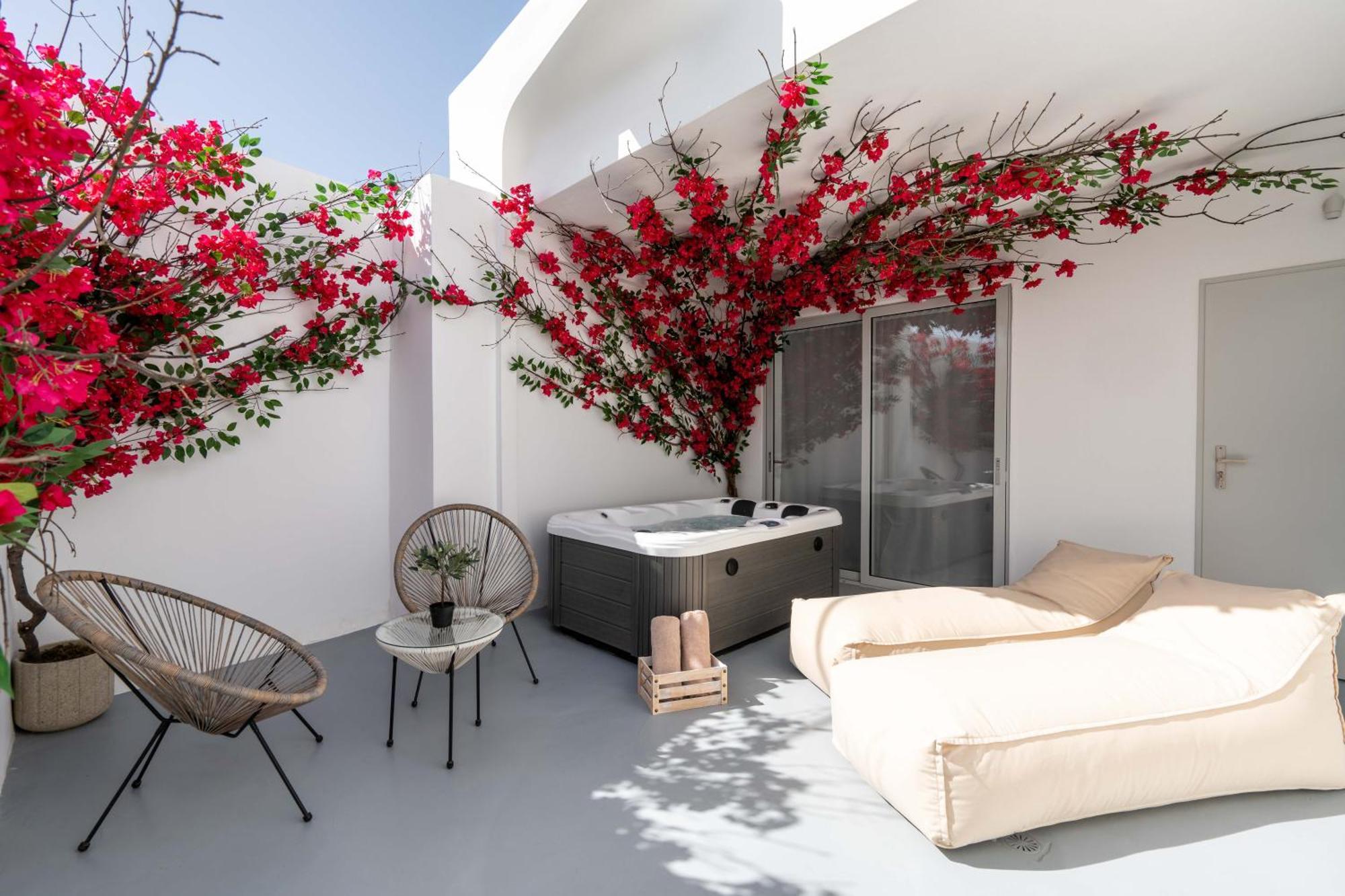 Cycladic & Hotel Fira (Santorini)