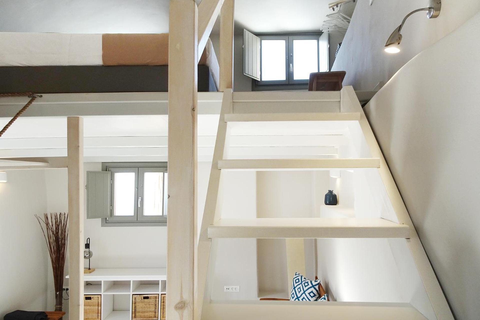 Cycladic House In Finikia * Oia (Santorini)