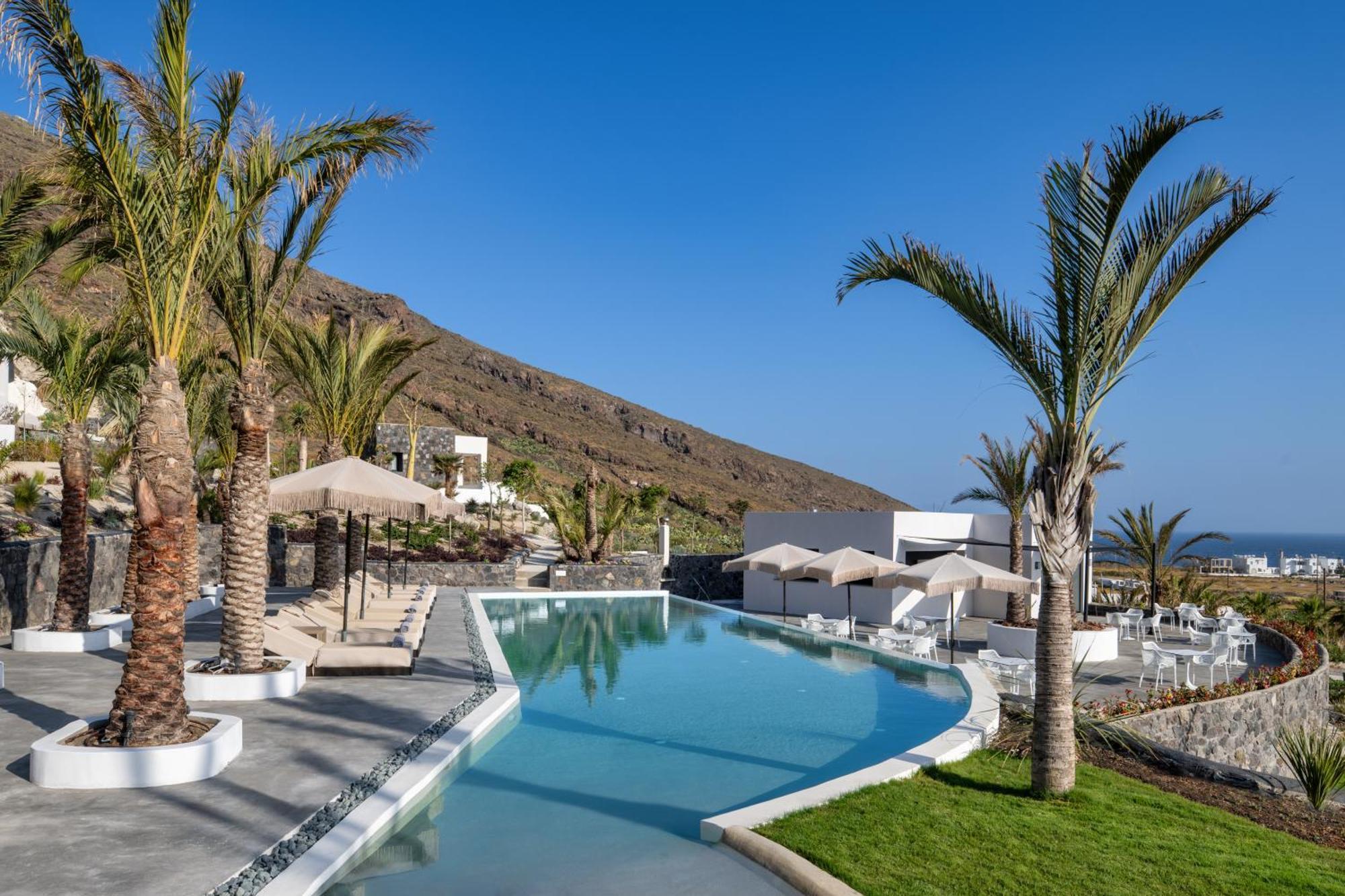 Palm Island * Imerovigli (Santorini)
