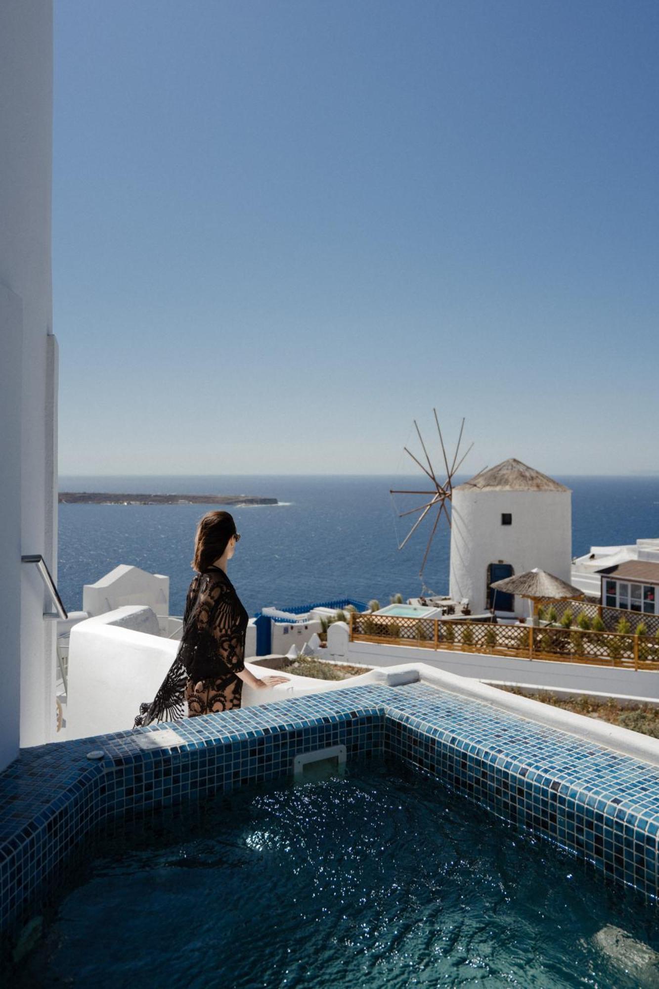 The Sunset Windmill Pousada Oía