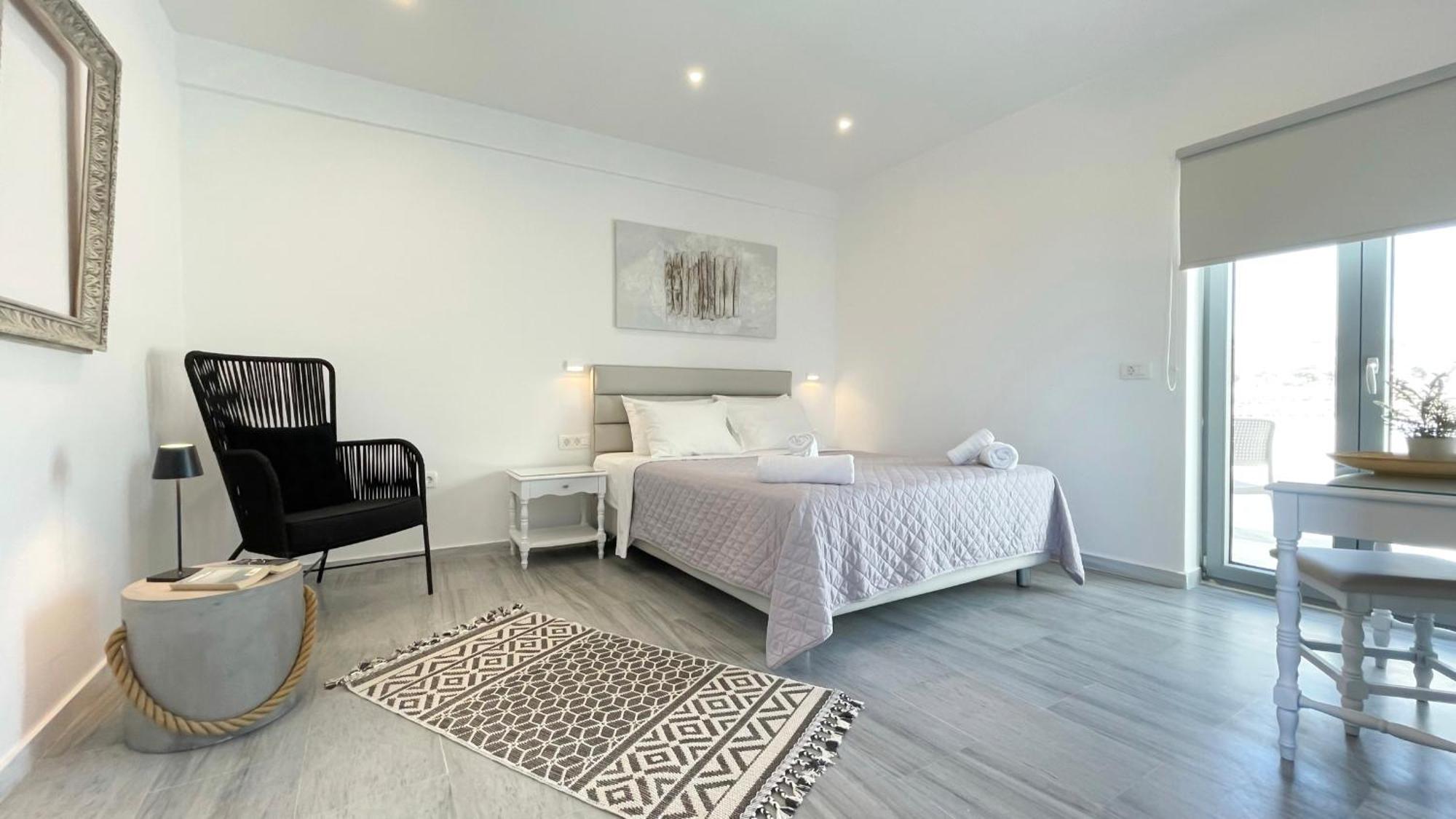 Hermoso Luxury Hotel Monolithos (Santorini)