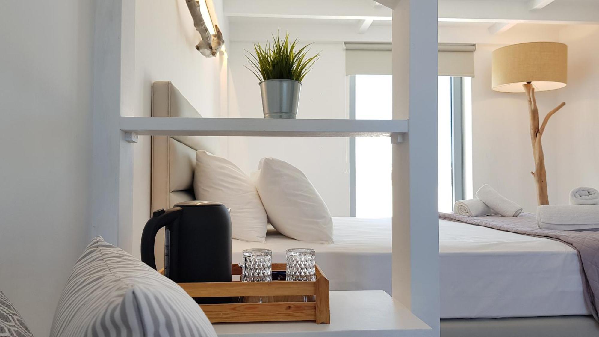 Hermoso Luxury Hotel Monolithos (Santorini)