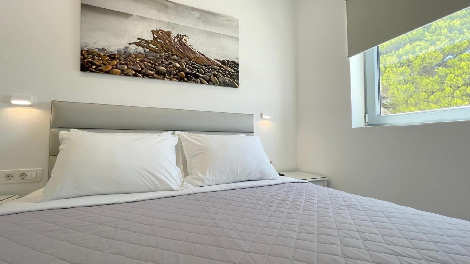 Hermoso Luxury Hotel Monolithos (Santorini)