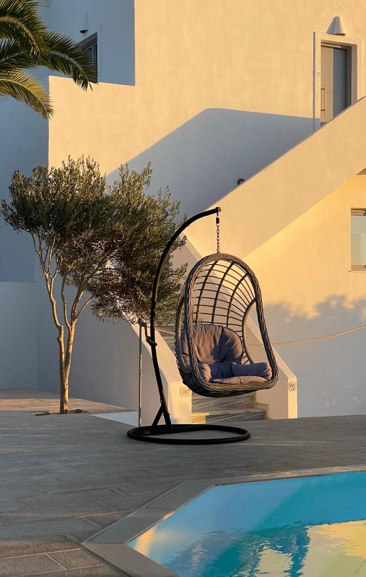Hermoso Luxury Hotel Monolithos (Santorini)