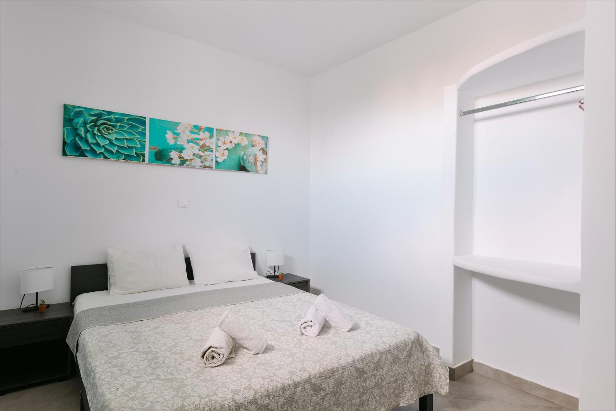 White Element Aparthotel *