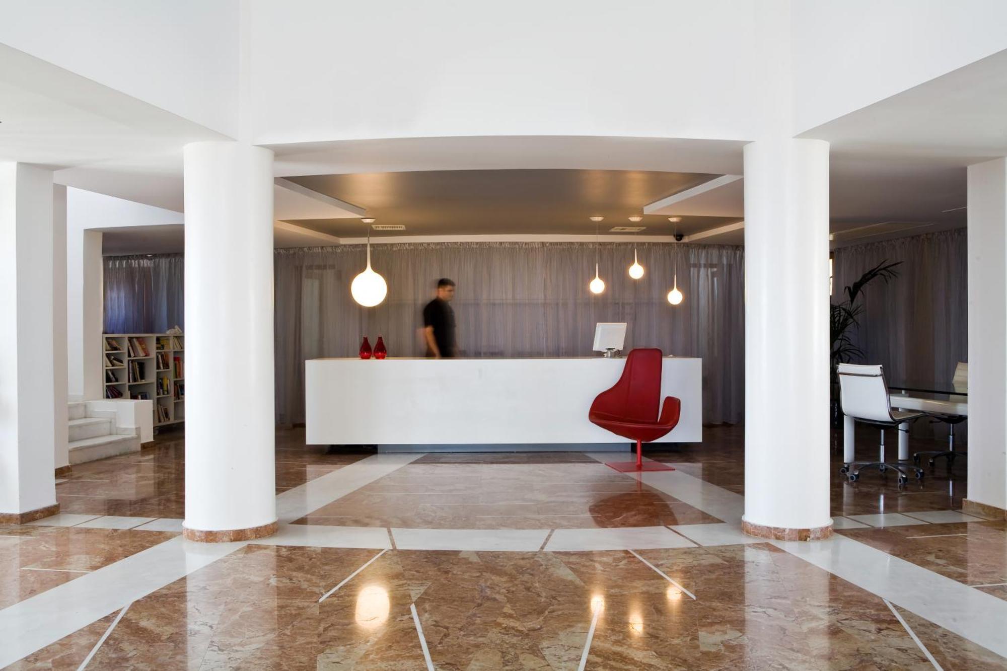 Hotel The Majestic Fira (Santorini)