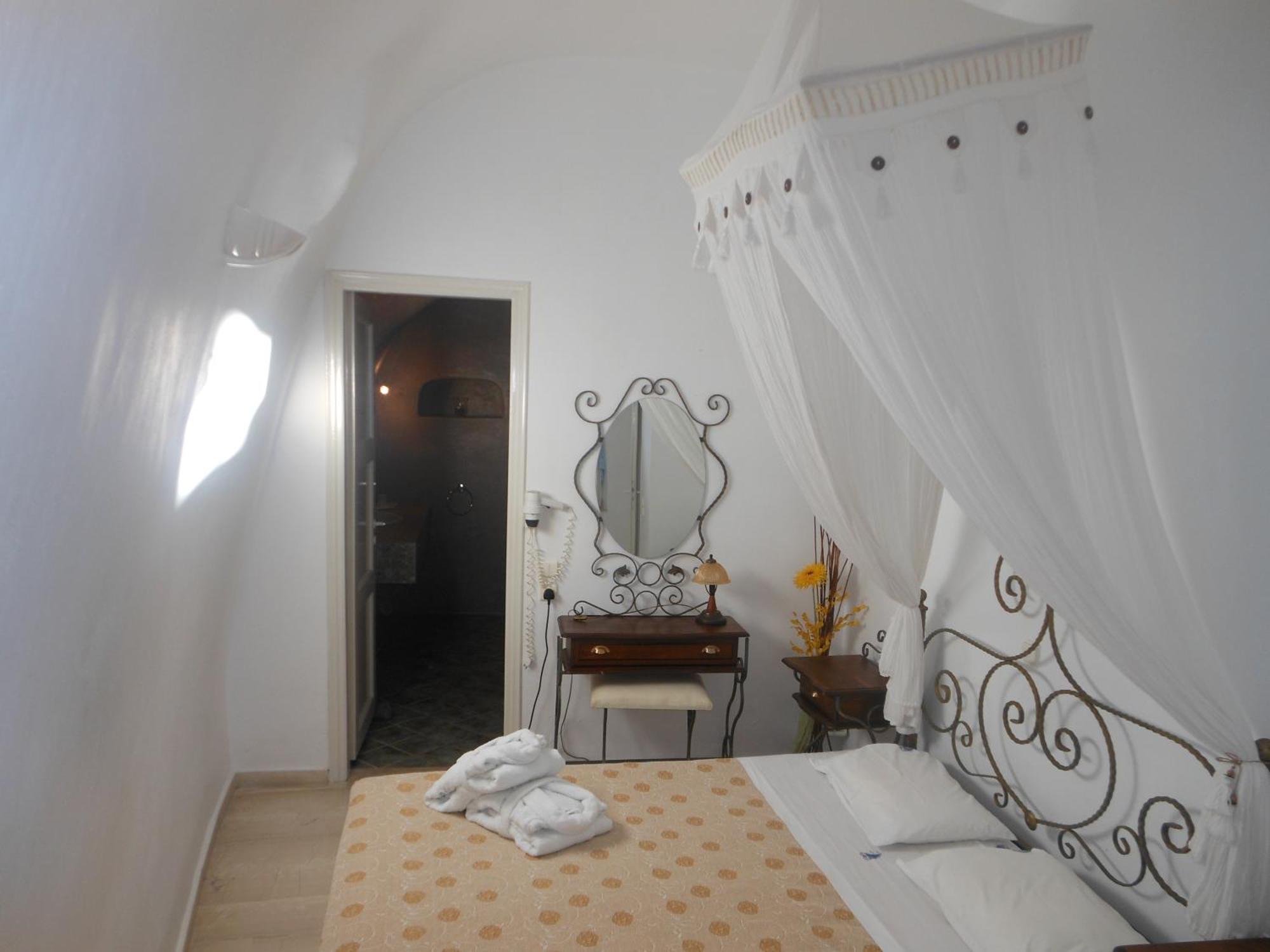 Aparthotel Nomikos Fira (Santorini)