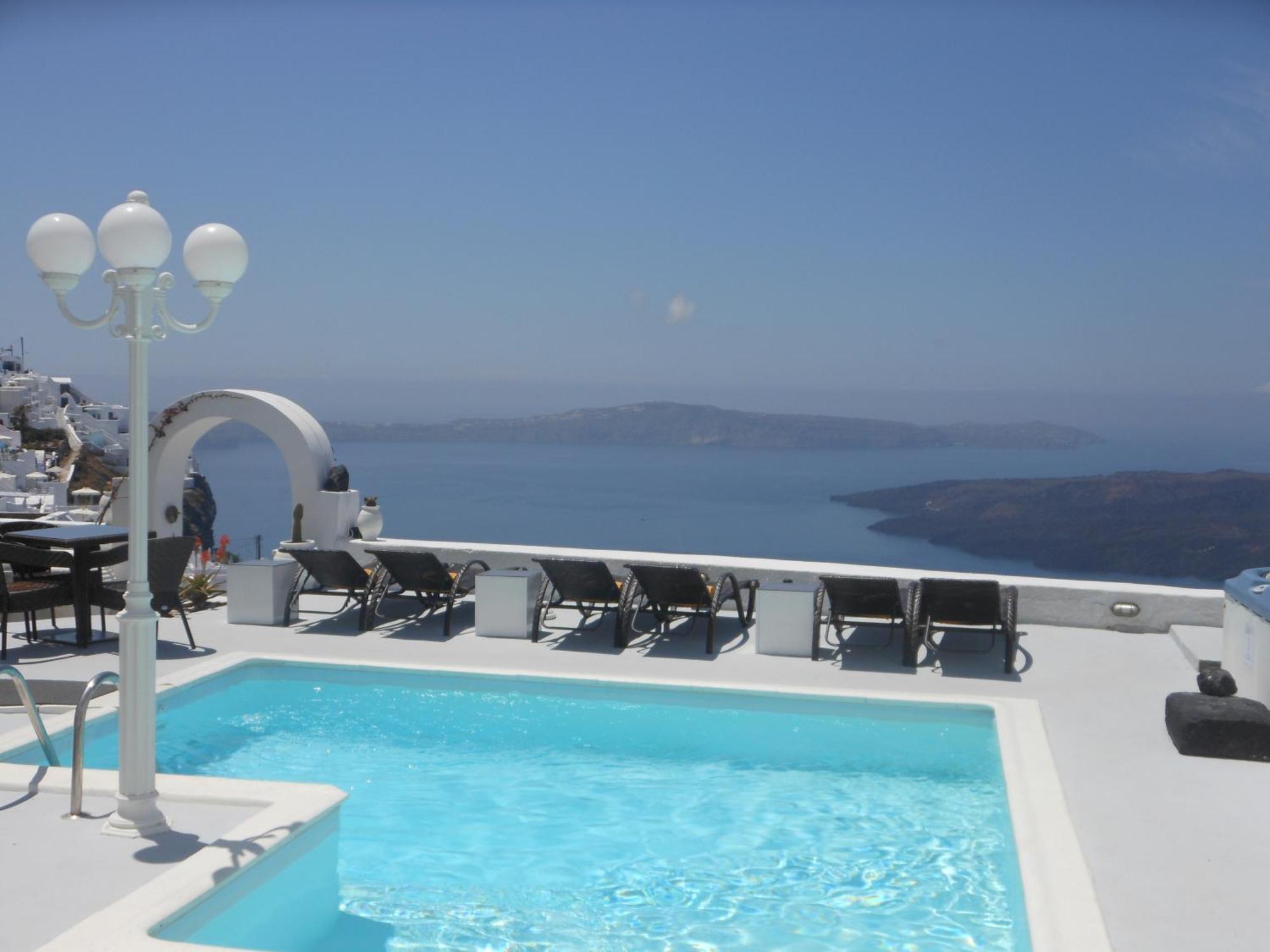 Aparthotel Nomikos Fira (Santorini)