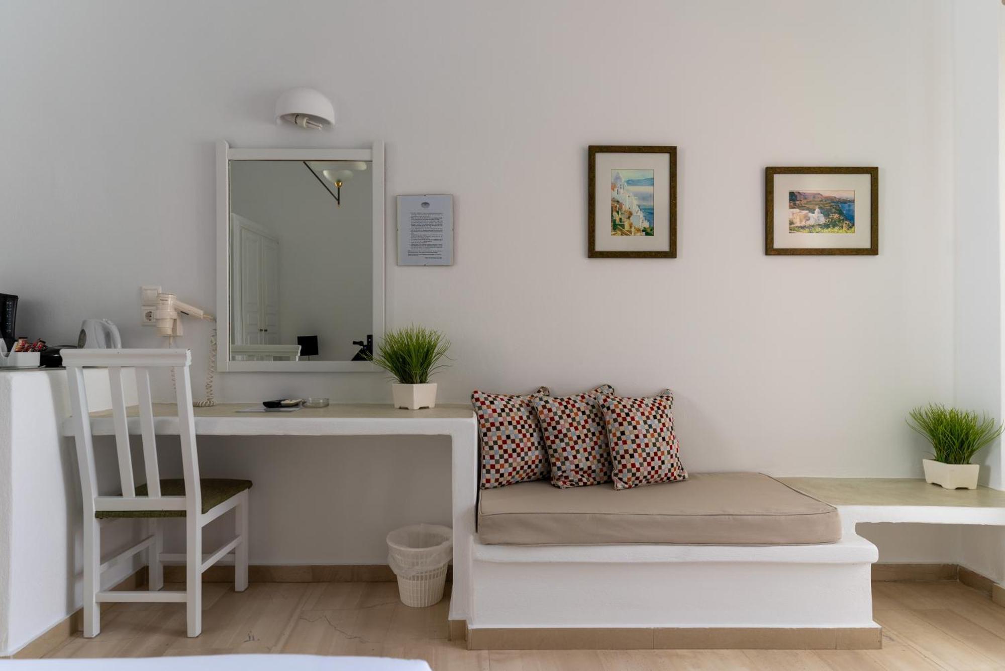 Anamnesis Fira (Santorini)