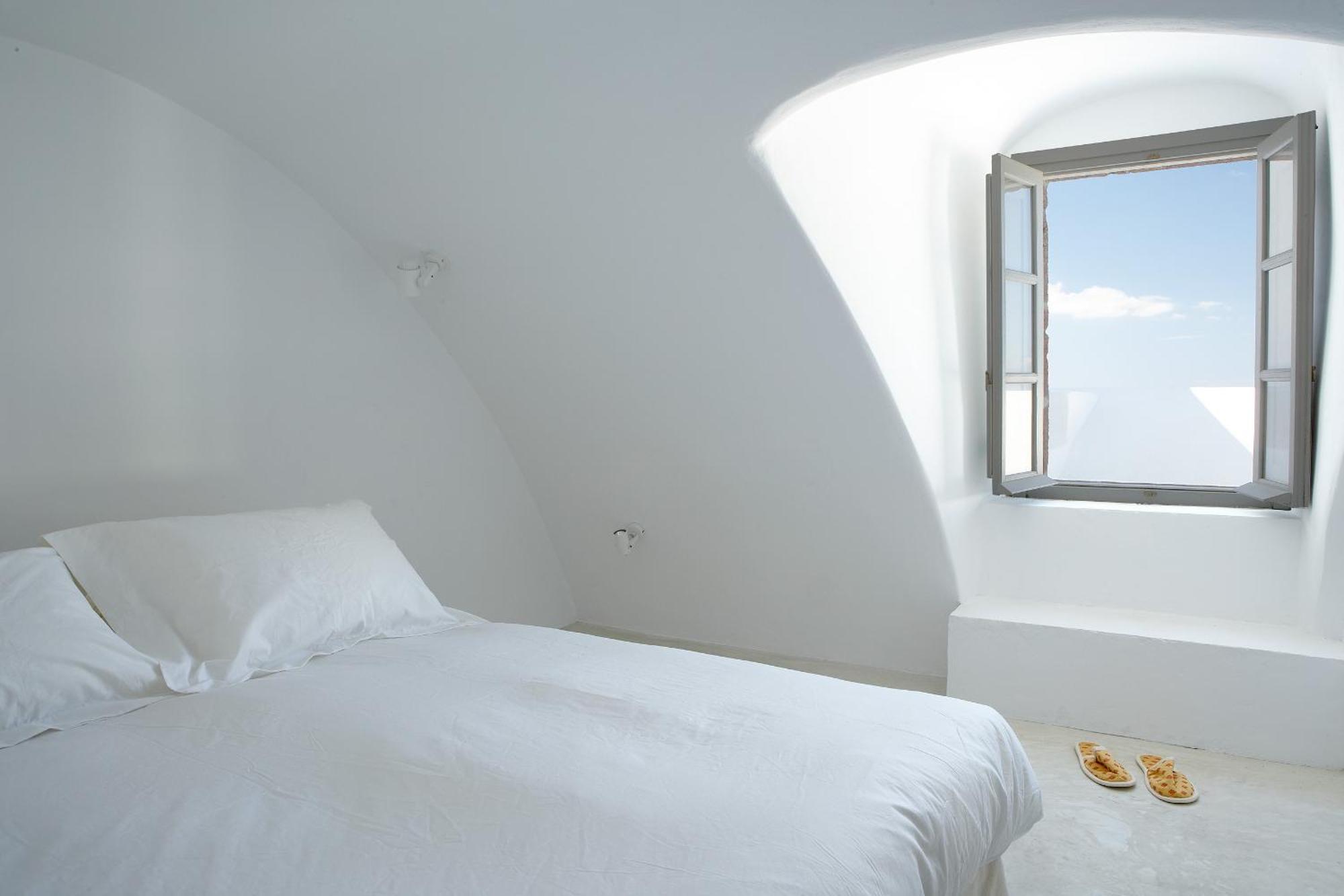 Fabrica Santorini Pyrgos Kallistis