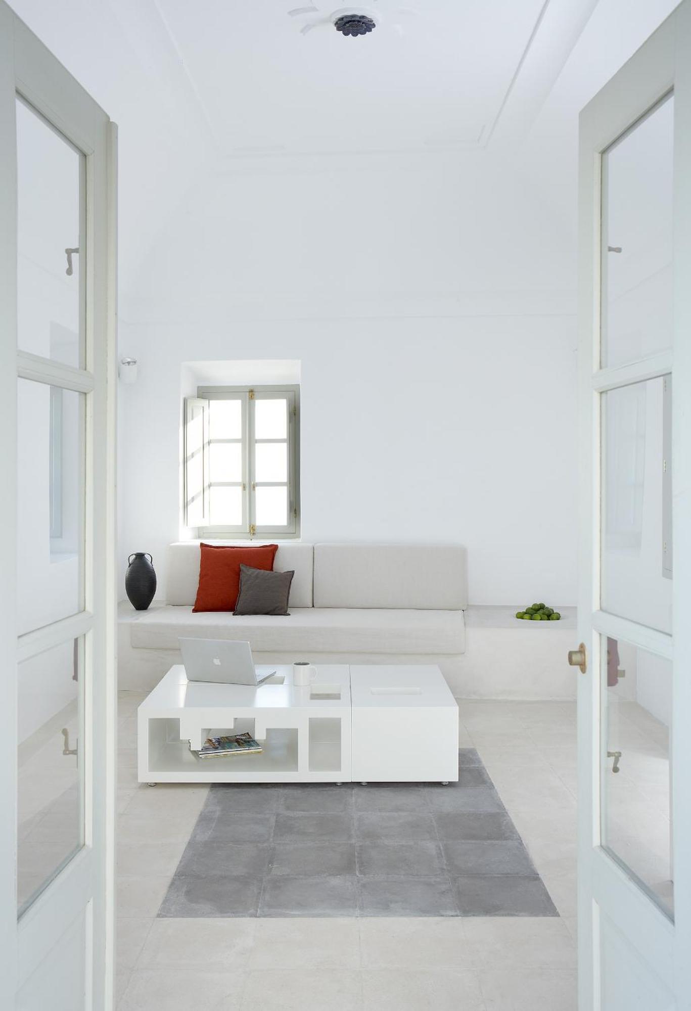 Fabrica Santorini Pyrgos Kallistis