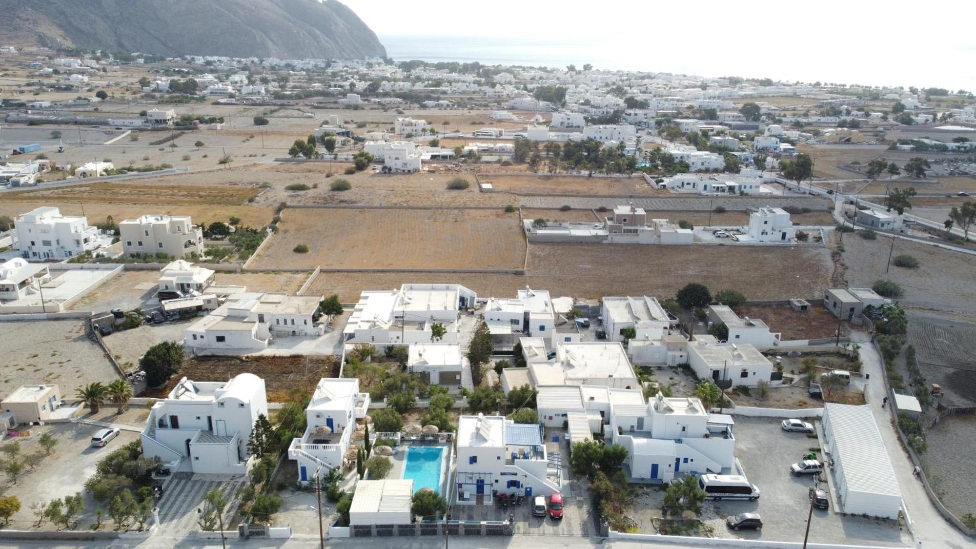 Kapetanios Perissa (Santorini)