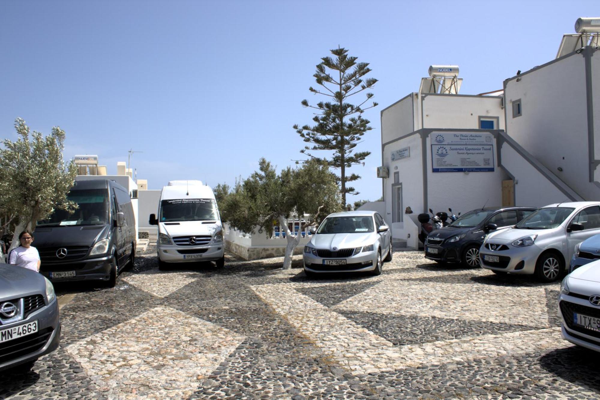The Three Anchors Emporio (Santorini)