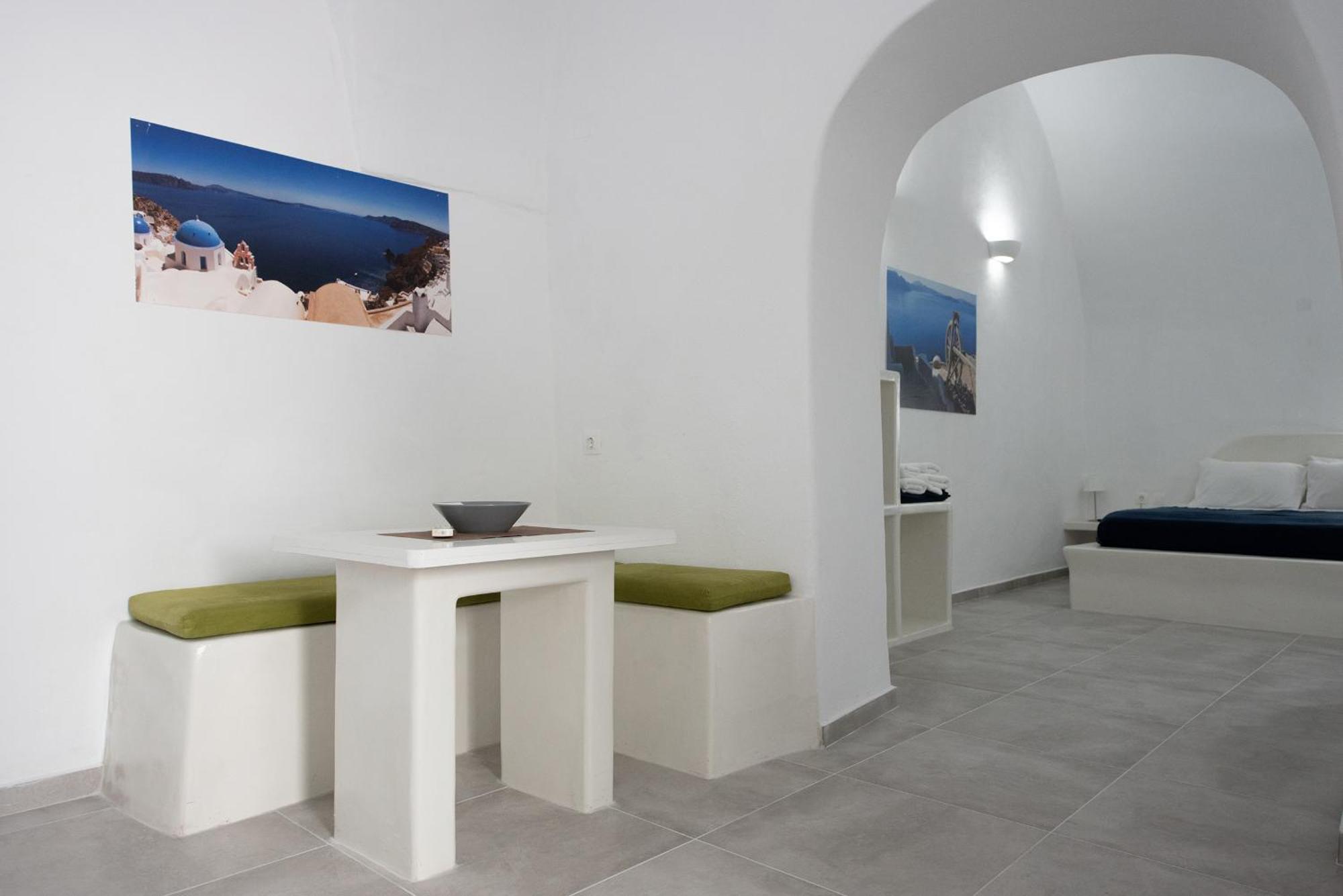 Corrado Caldera Apartment Fira (Santorini)