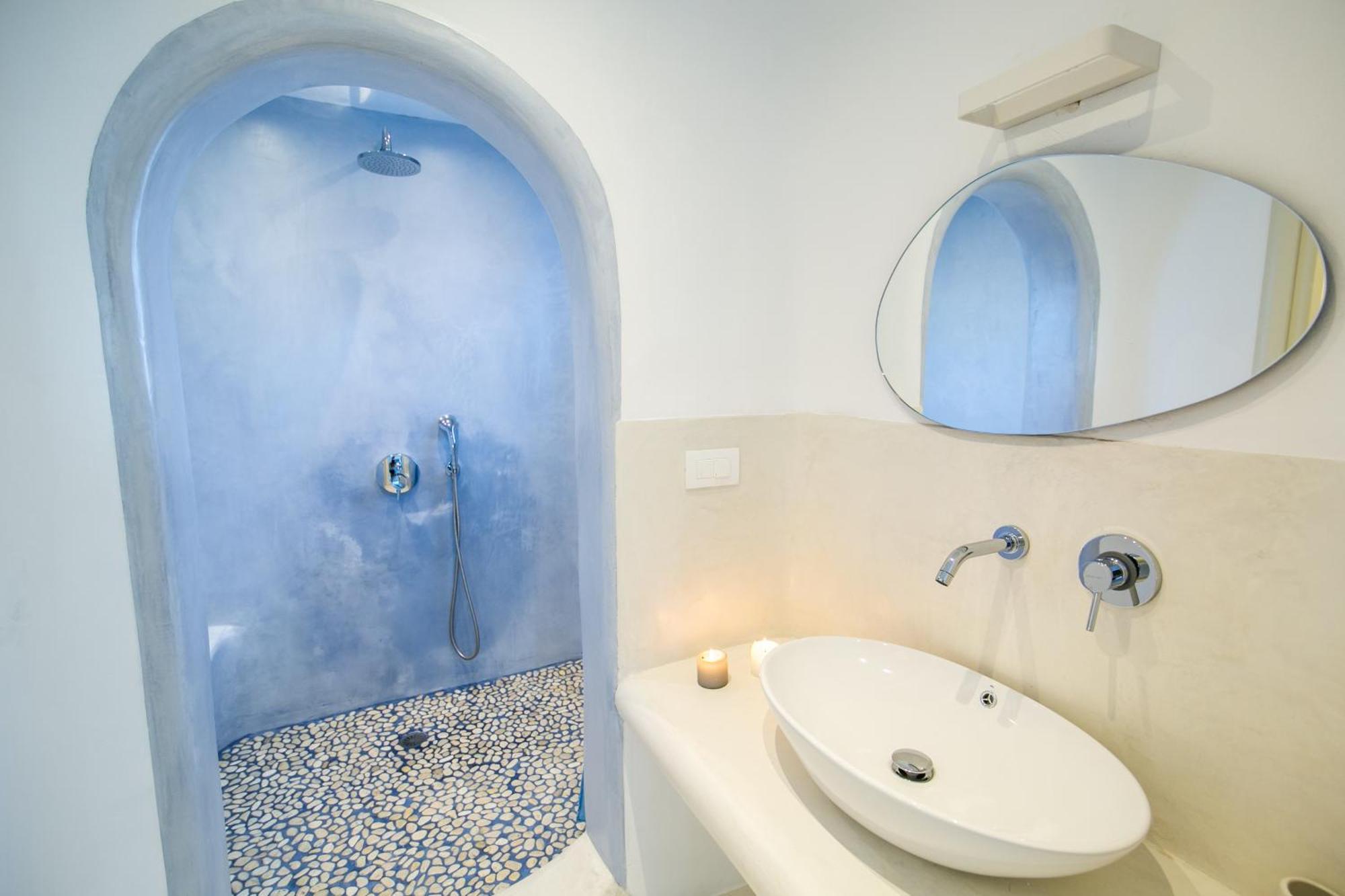 Shades Of White * Emporio (Santorini)