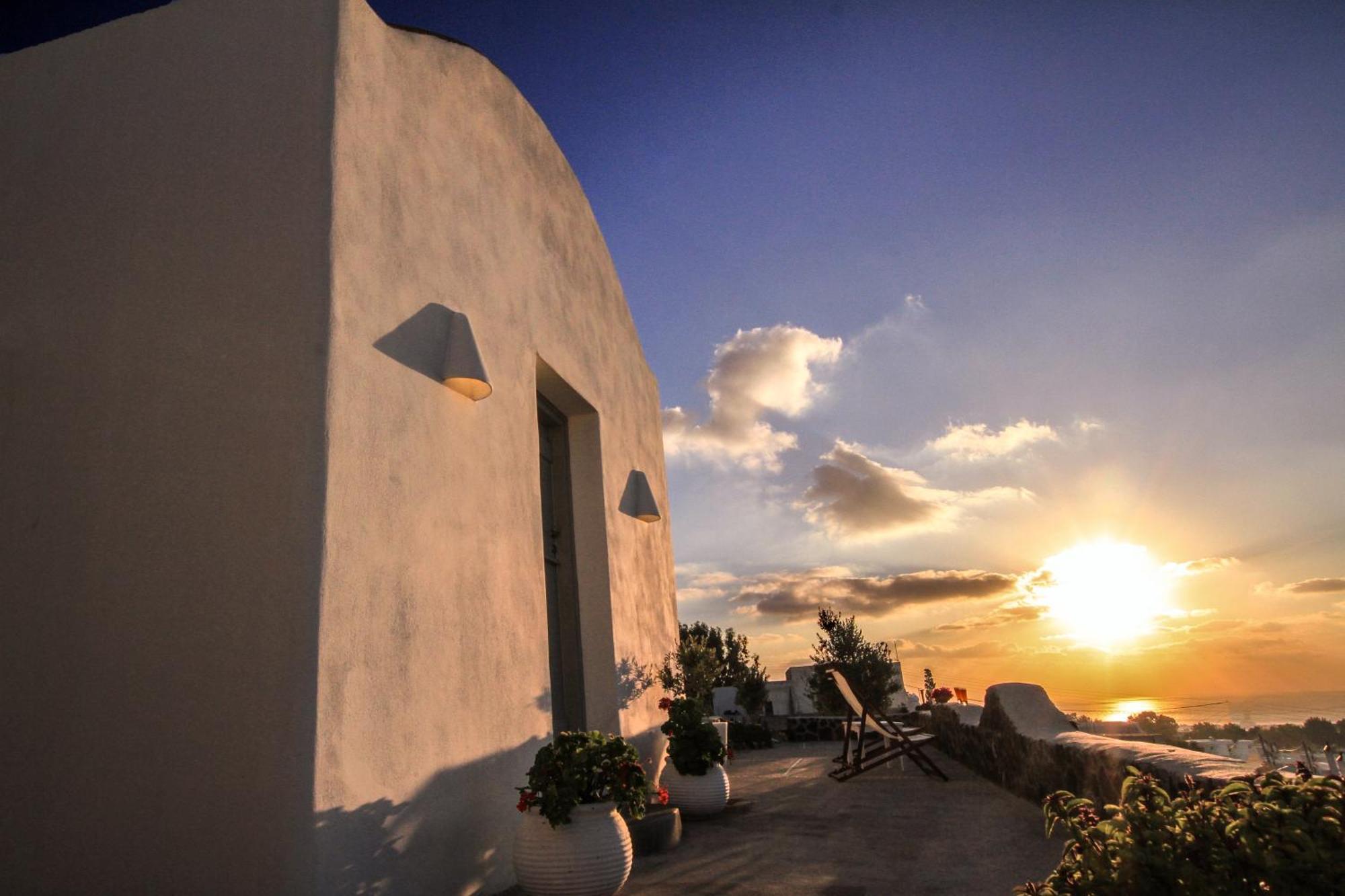 Shades Of White Apartment Emporio (Santorini)