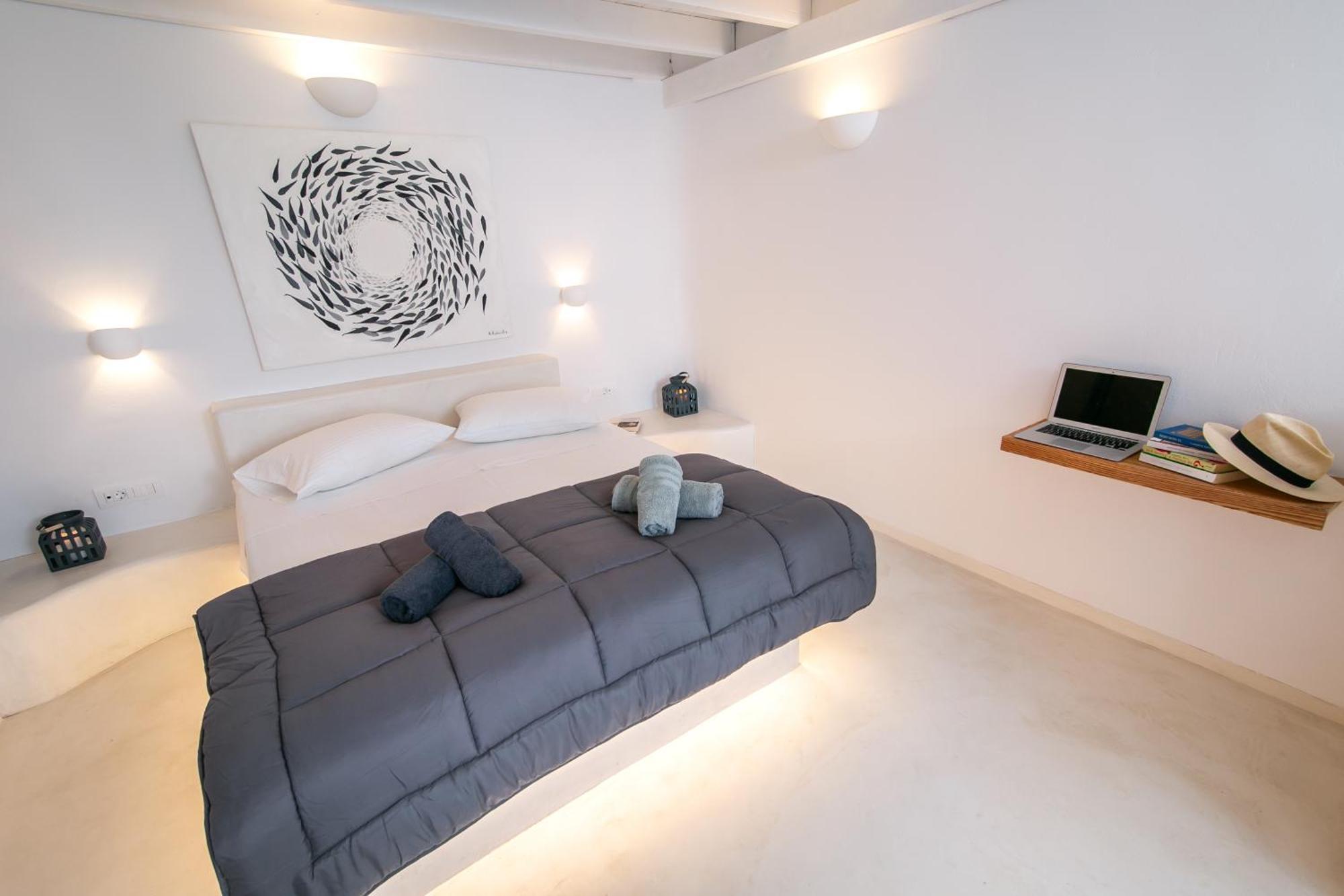Shades Of White Apartment