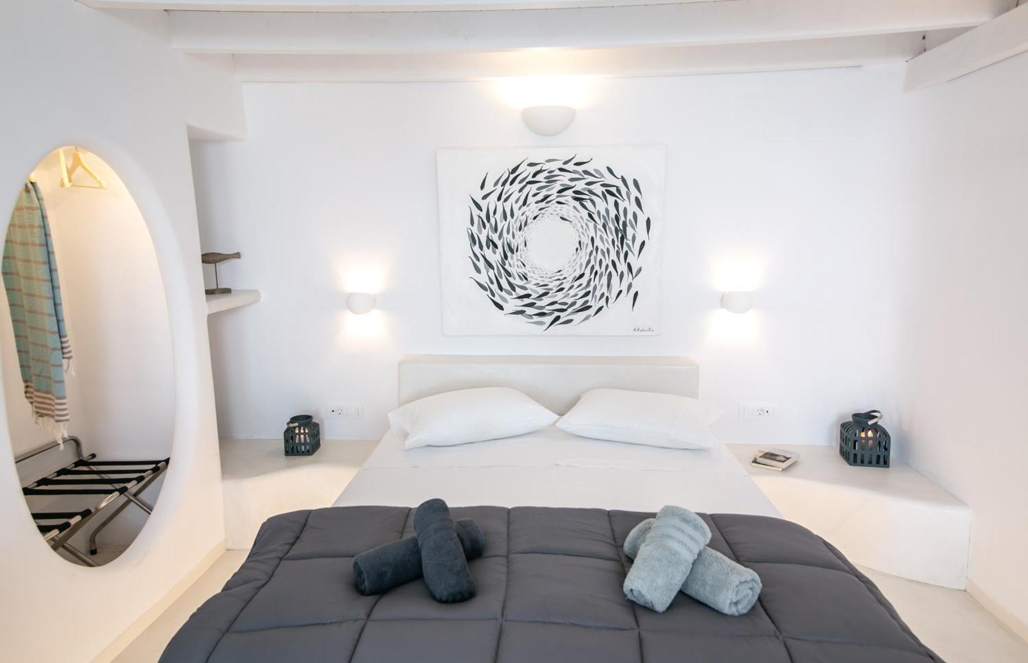 Shades Of White Apartment Emporio (Santorini)
