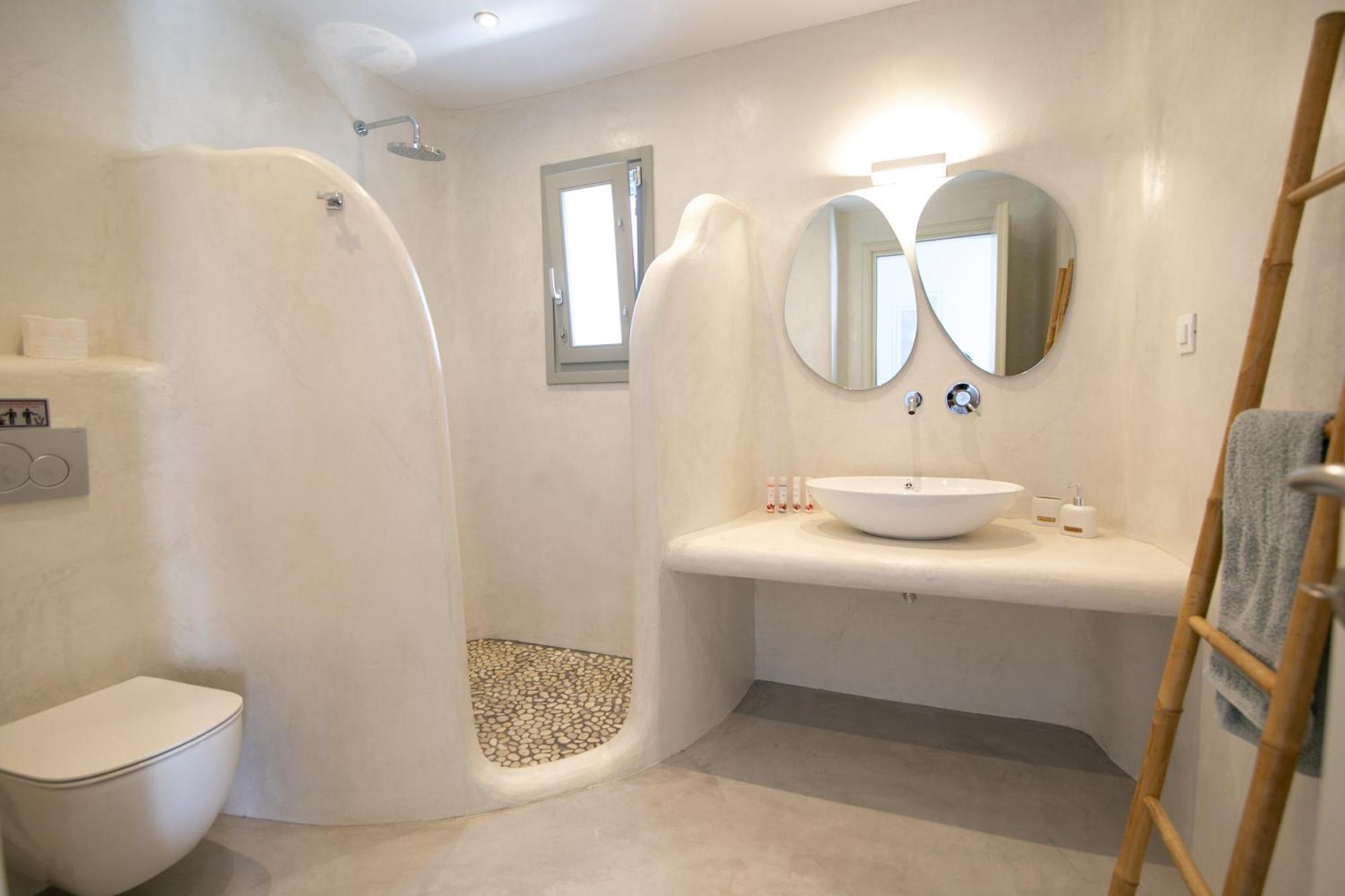 Apartment Shades Of White Emporio (Santorini)