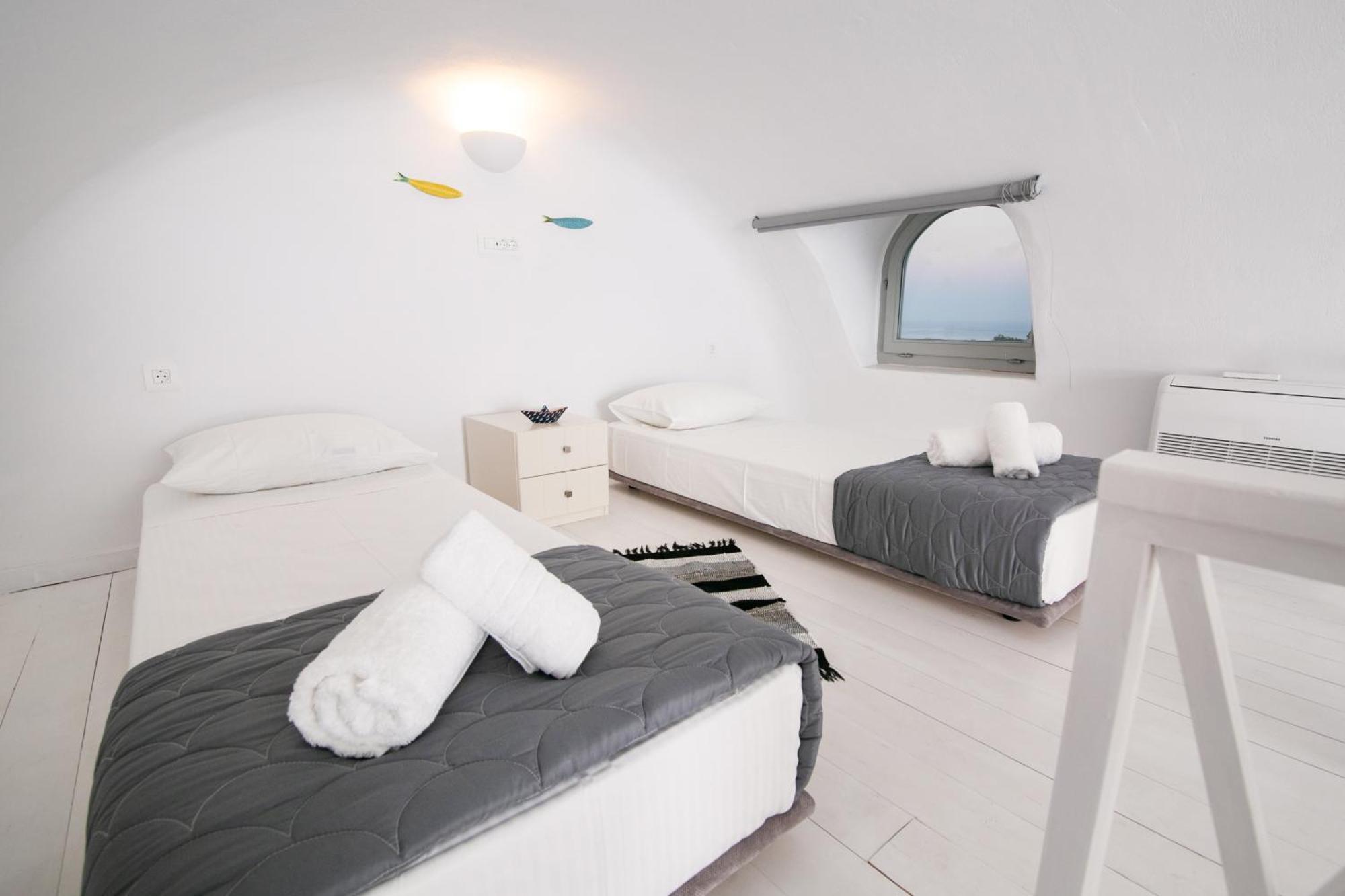 Shades Of White * Emporio (Santorini)