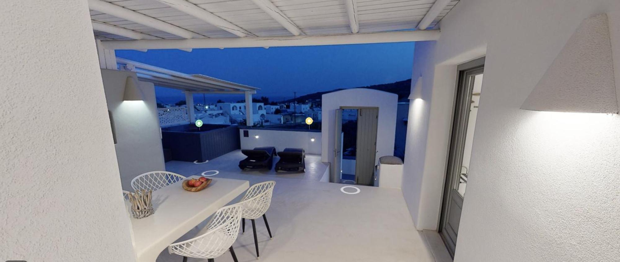 Shades Of White Apartment *