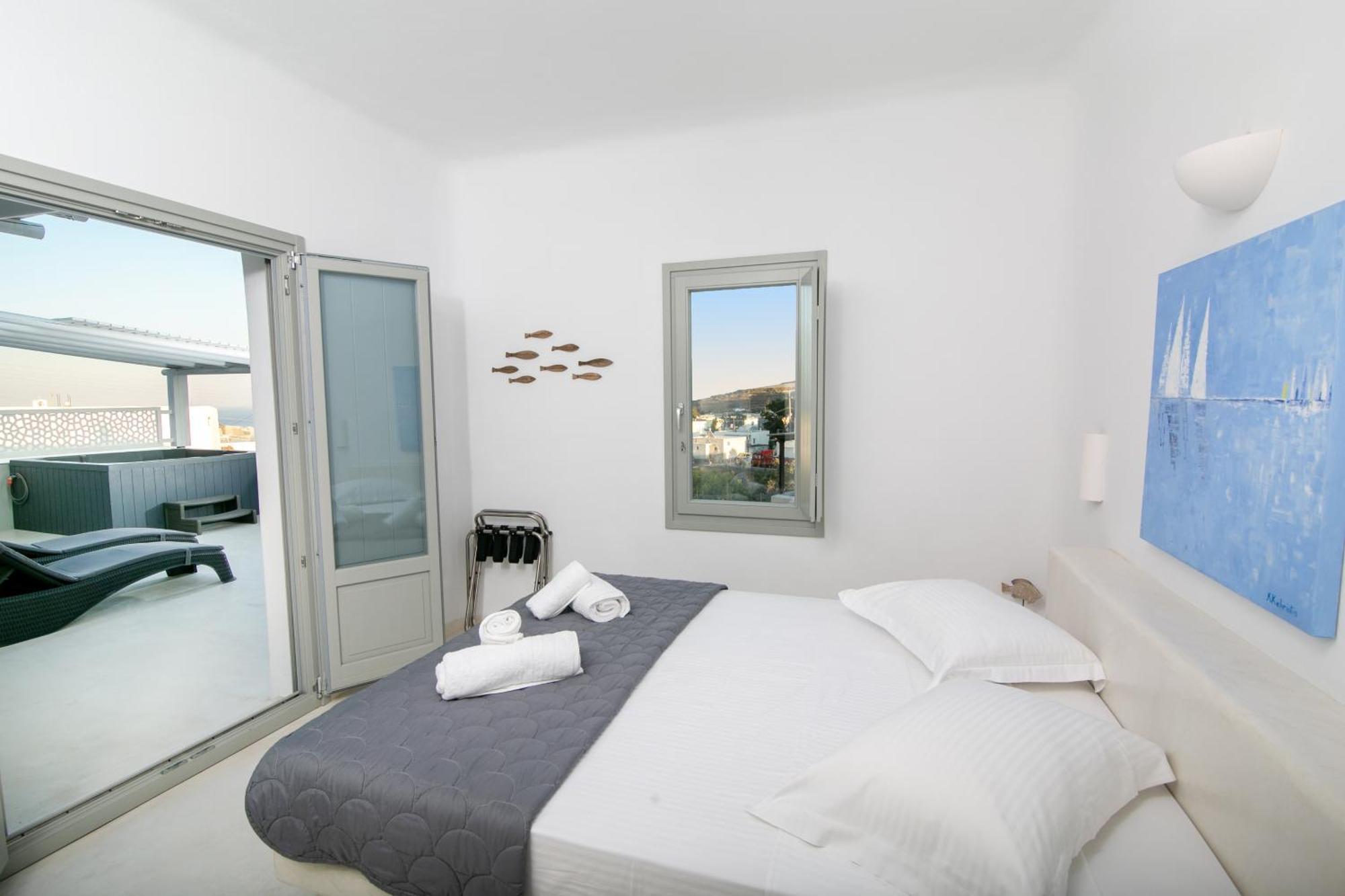 Apartment Shades Of White Emporio (Santorini)