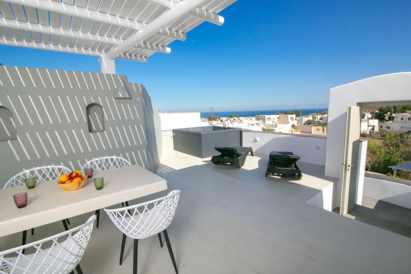 Shades Of White Apartment